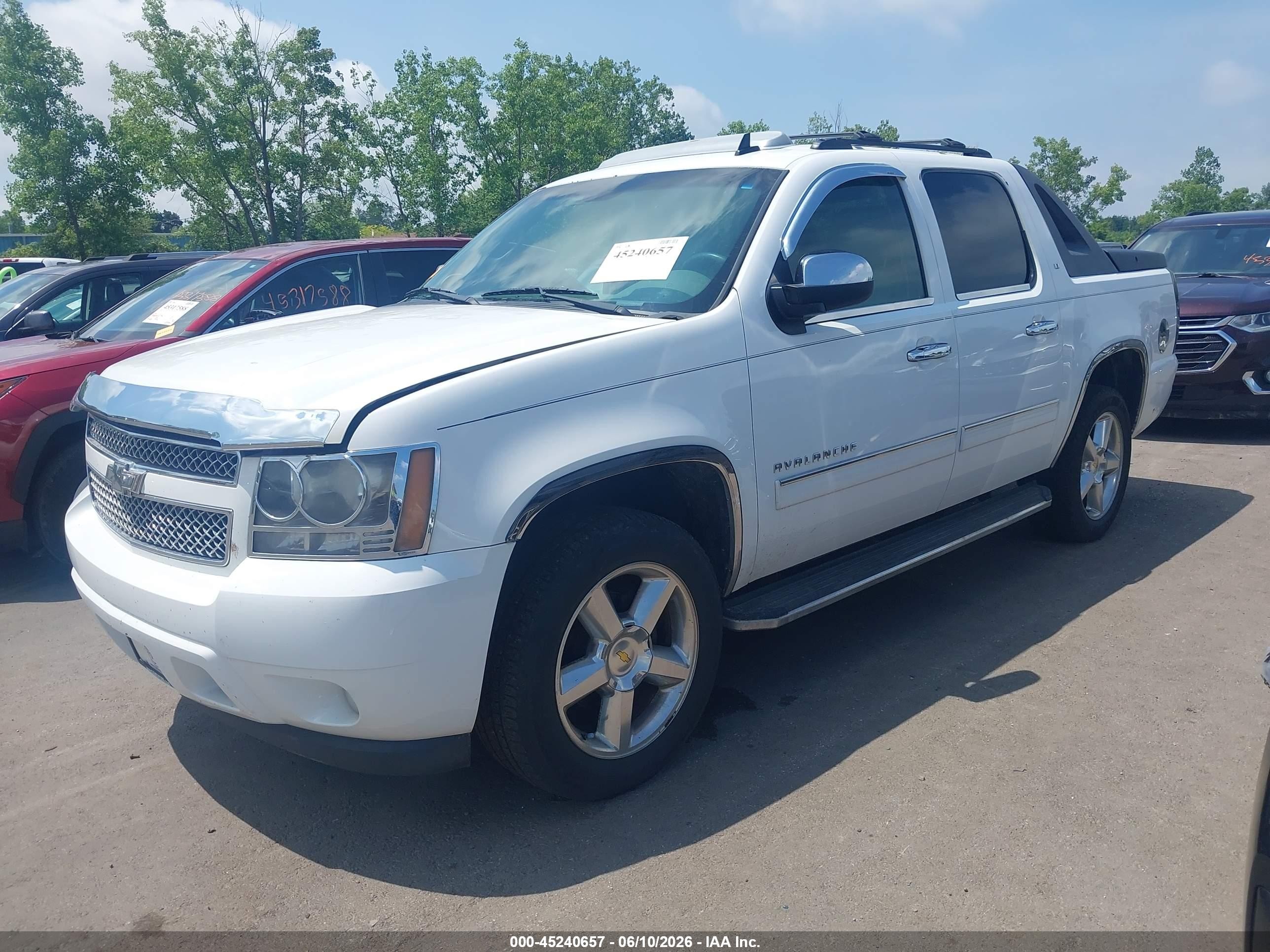 2011 Chevrolet Avalanche 1500 Lt1 White vin: 3GNTKFE30BG269375