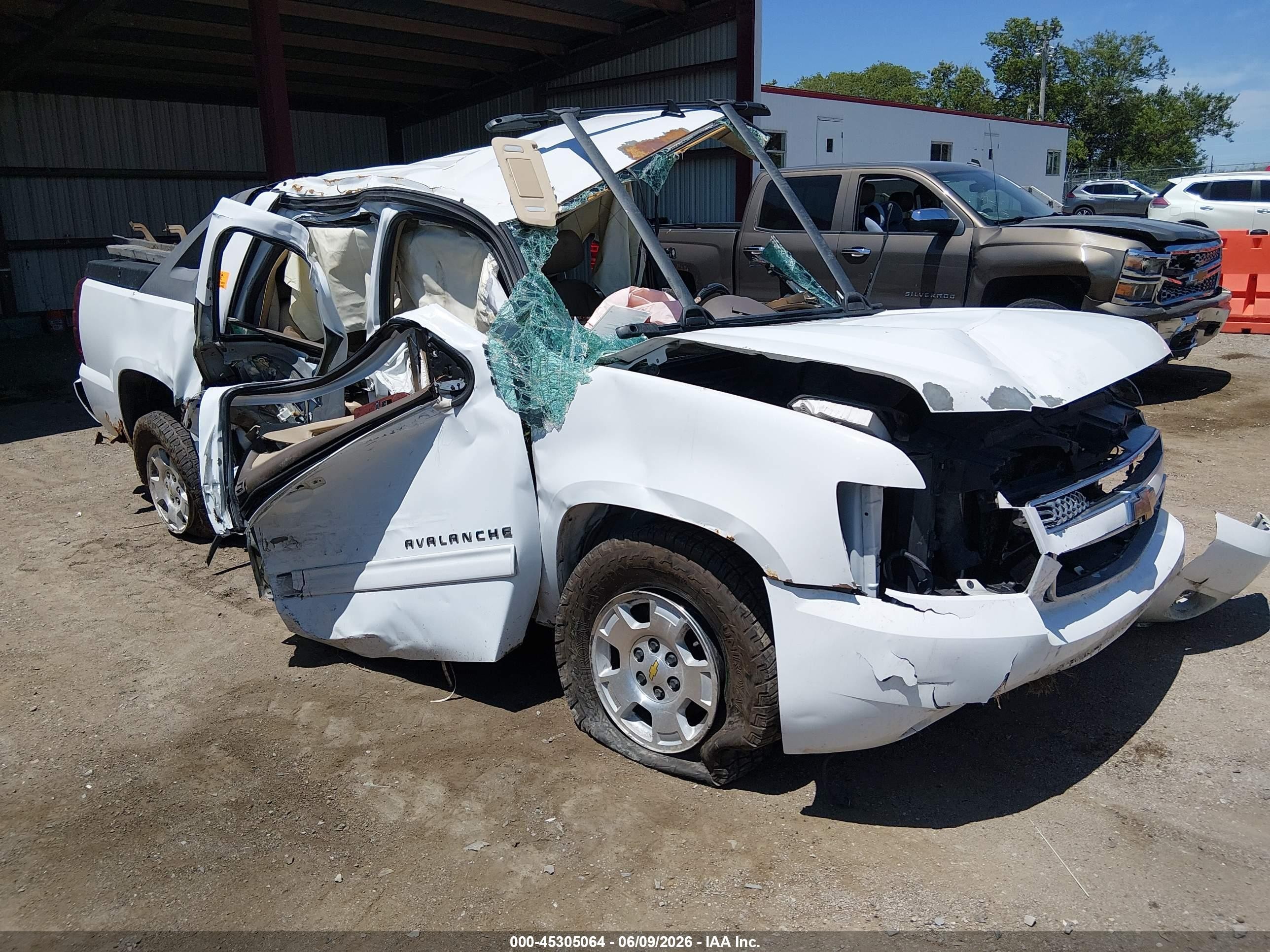 2011 Chevrolet Avalanche 1500 Lt1 White vin: 3GNTKFE30BG368083