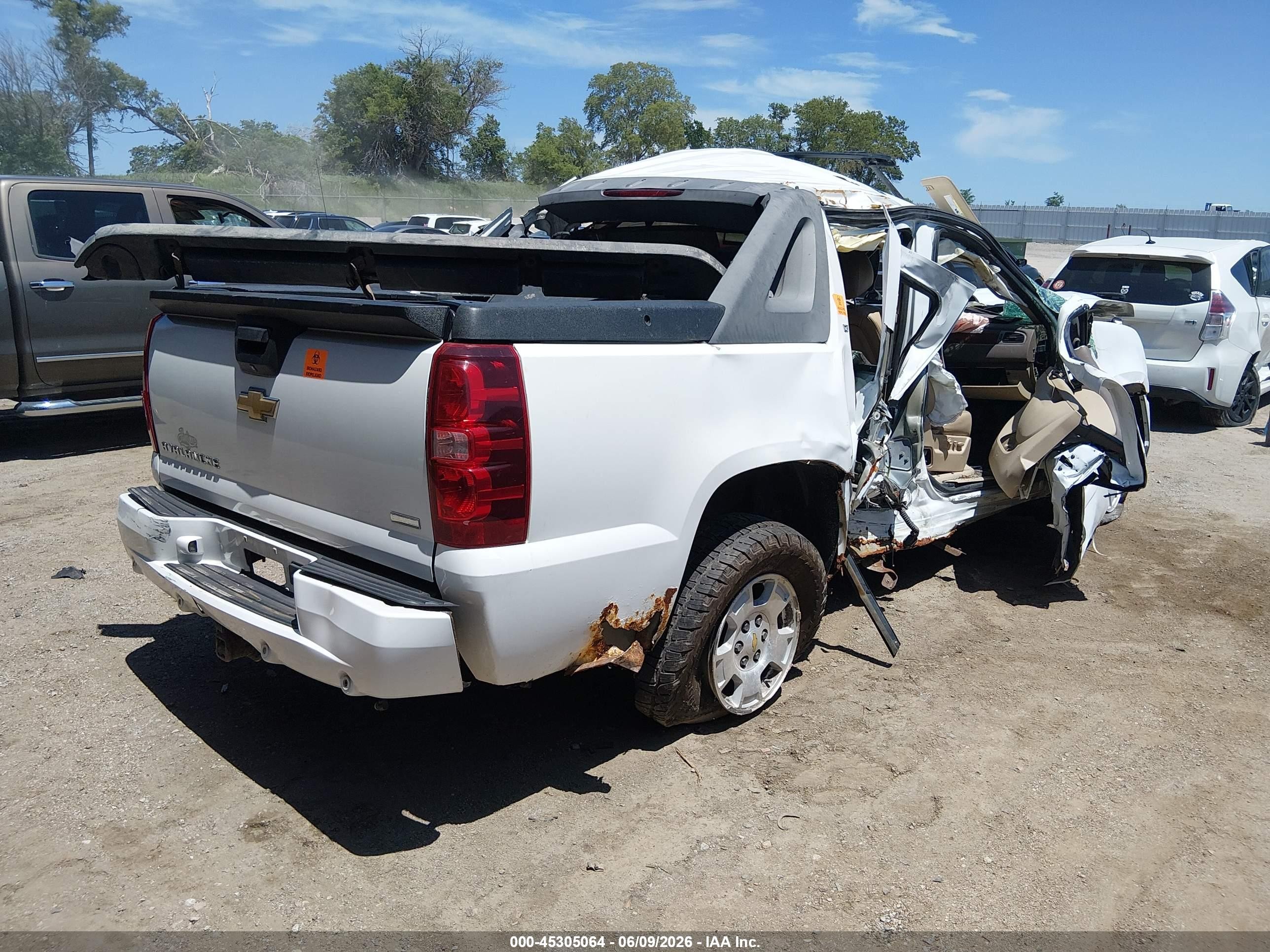 2011 Chevrolet Avalanche 1500 Lt1 White vin: 3GNTKFE30BG368083