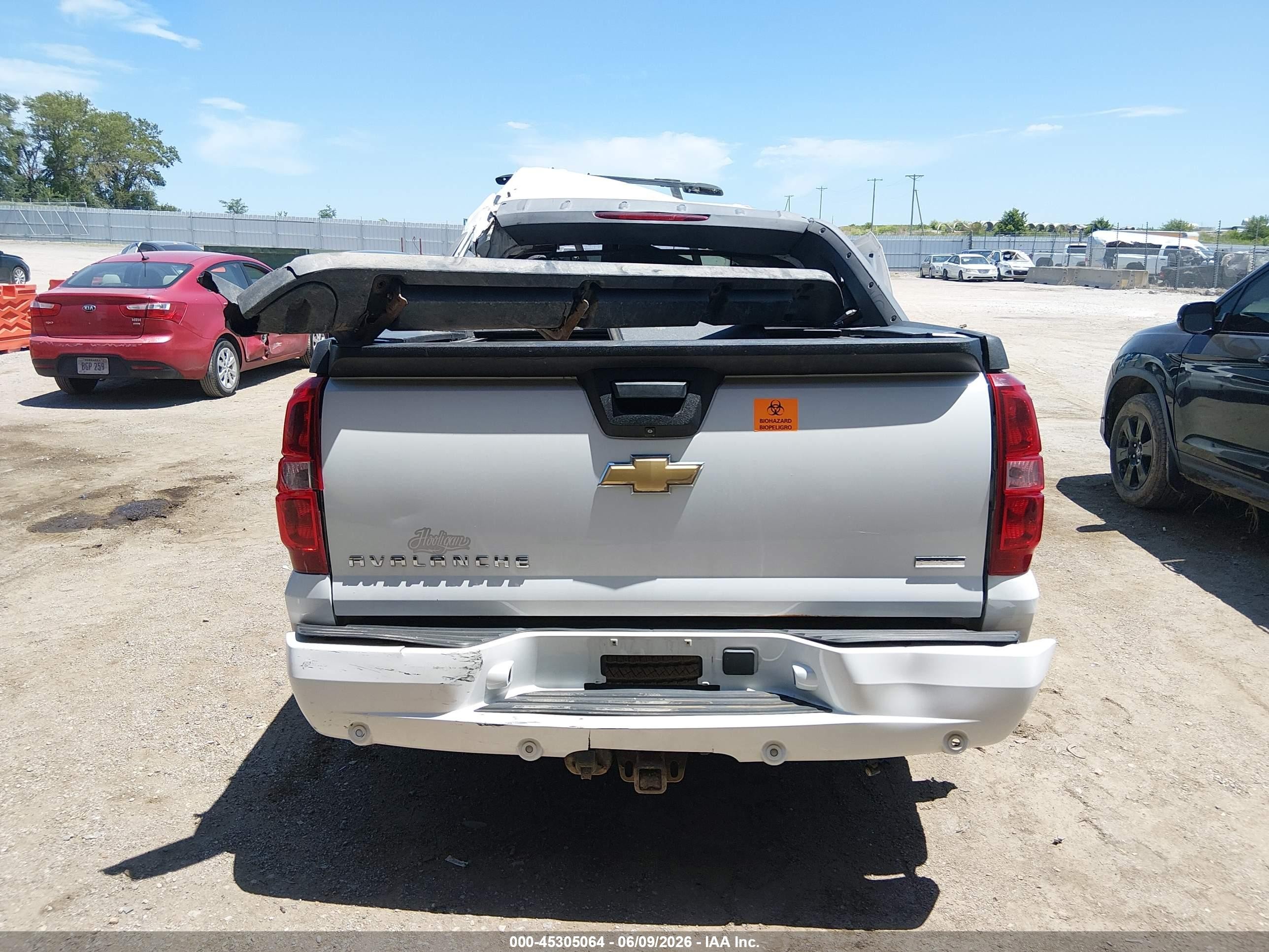 2011 Chevrolet Avalanche 1500 Lt1 White vin: 3GNTKFE30BG368083