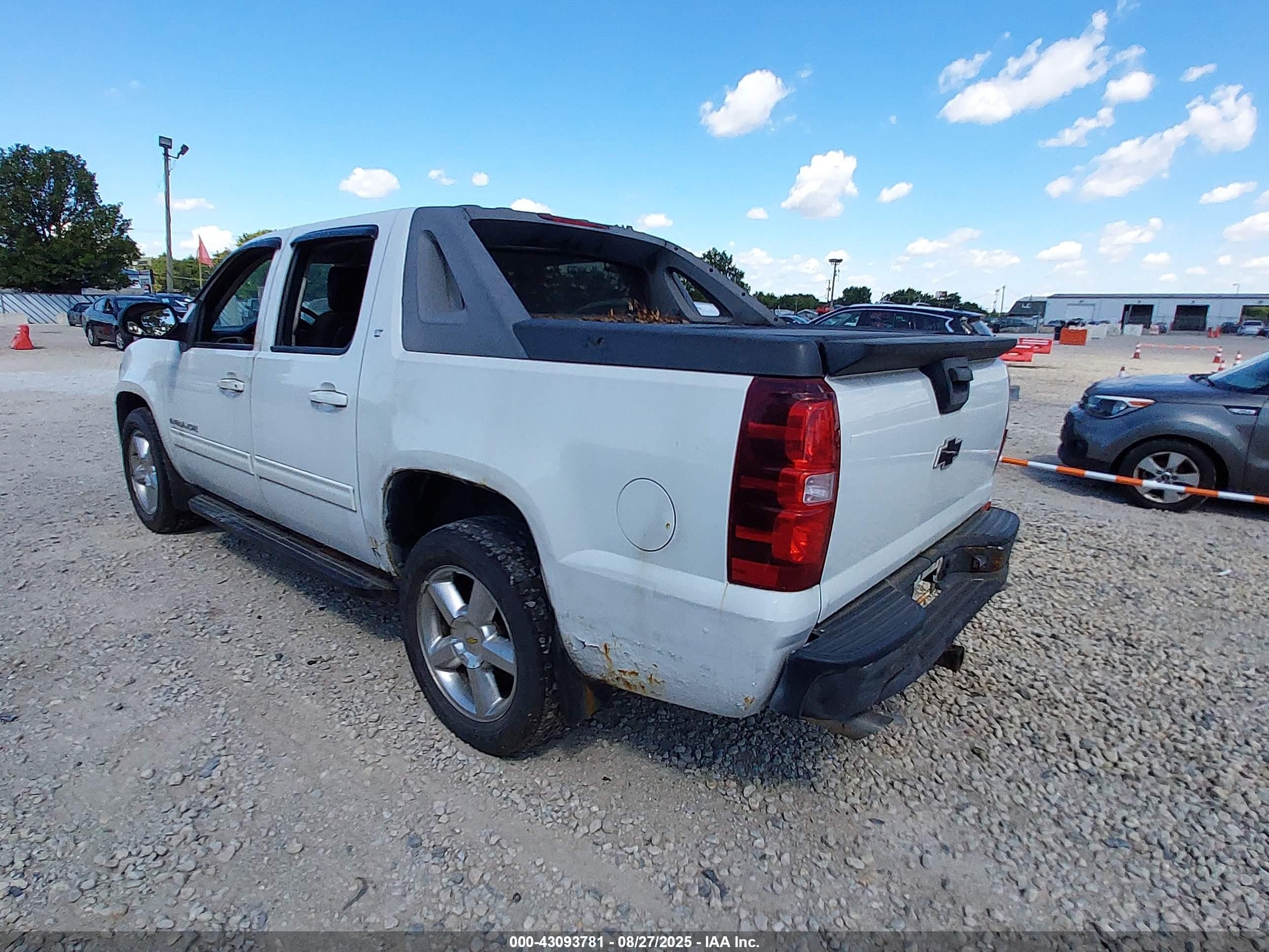 2011 Chevrolet Avalanche 1500 Lt1 White vin: 3GNTKFE34BG344756