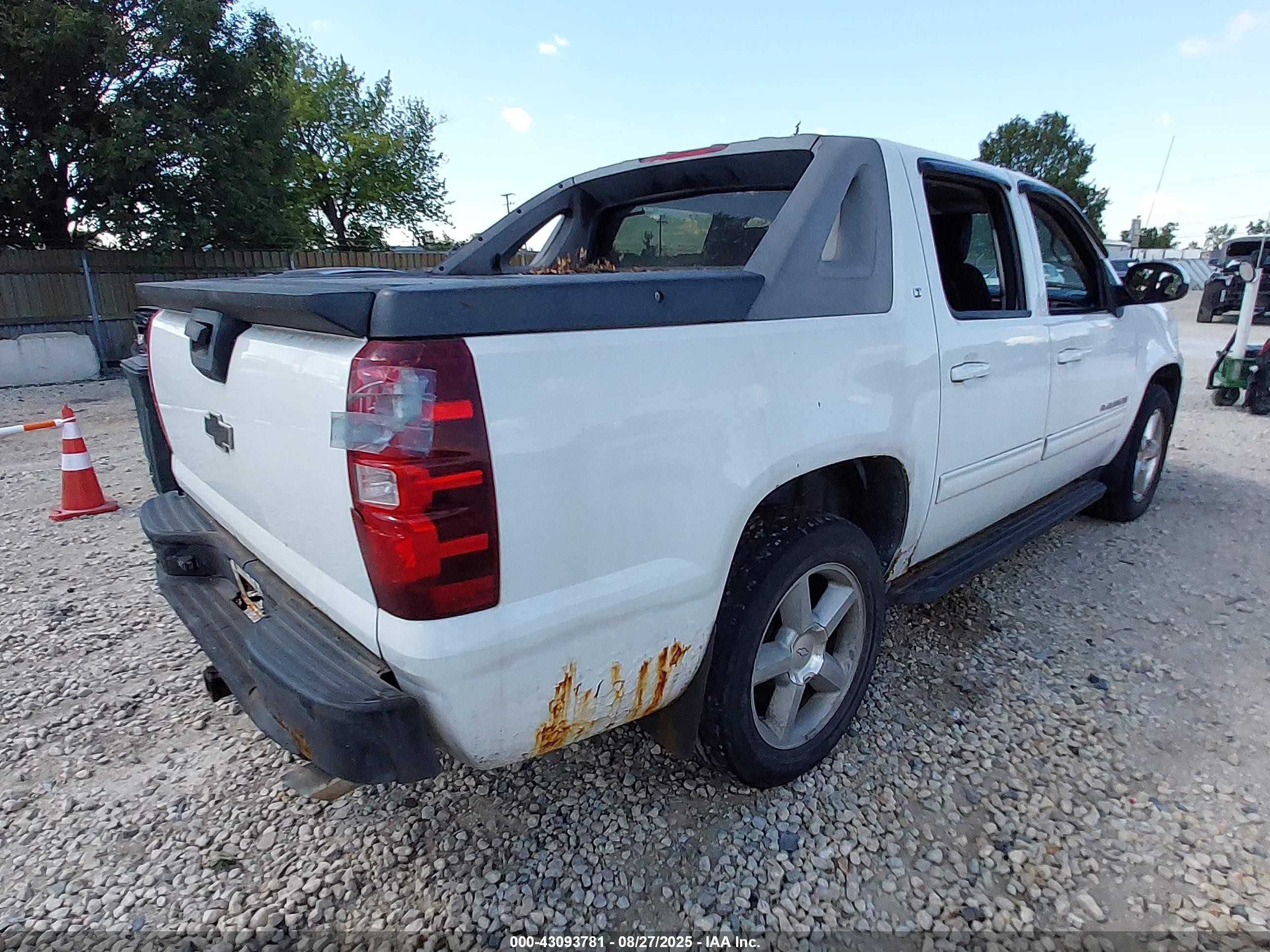 2011 Chevrolet Avalanche 1500 Lt1 White vin: 3GNTKFE34BG344756
