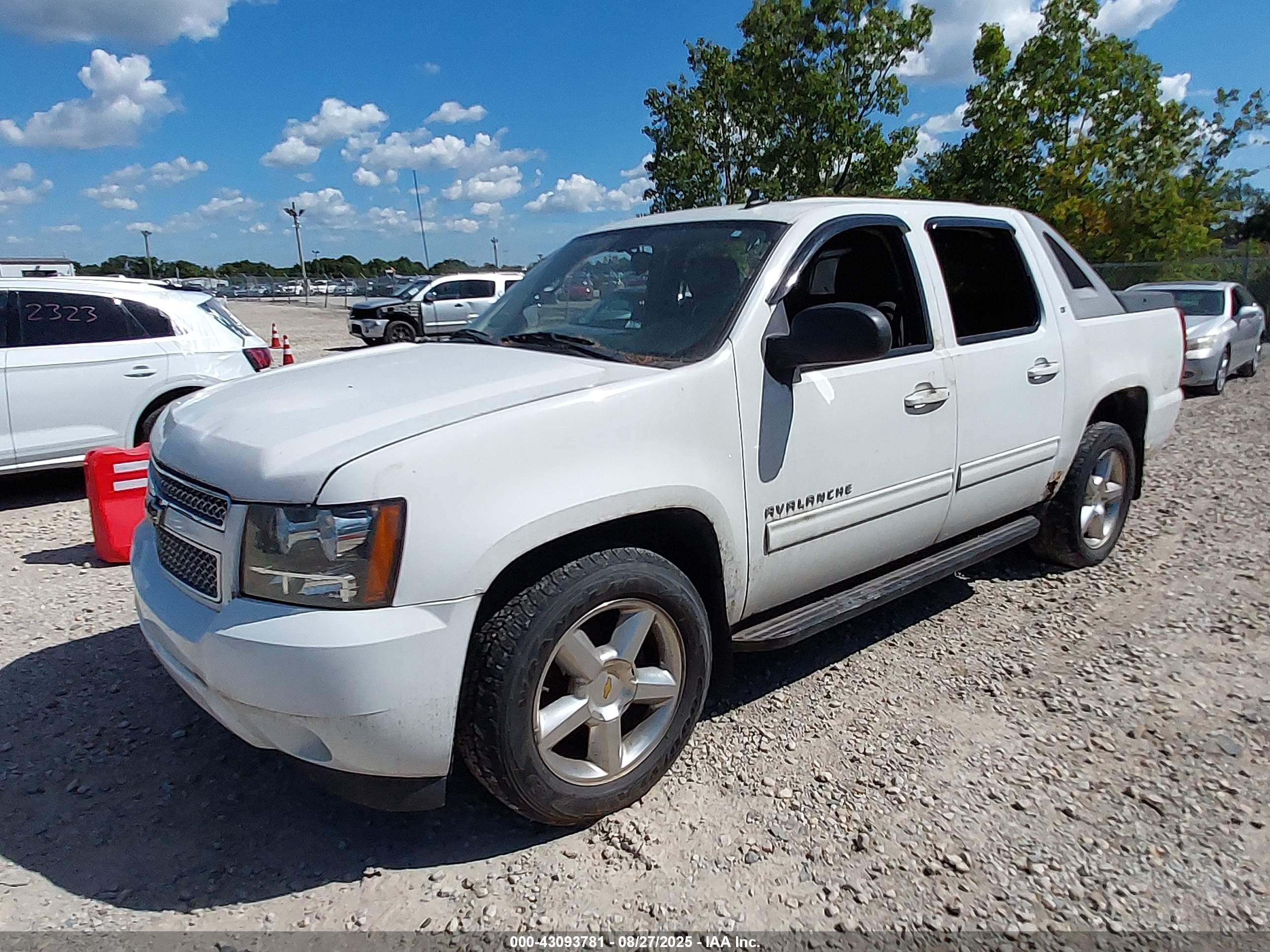 2011 Chevrolet Avalanche 1500 Lt1 White vin: 3GNTKFE34BG344756
