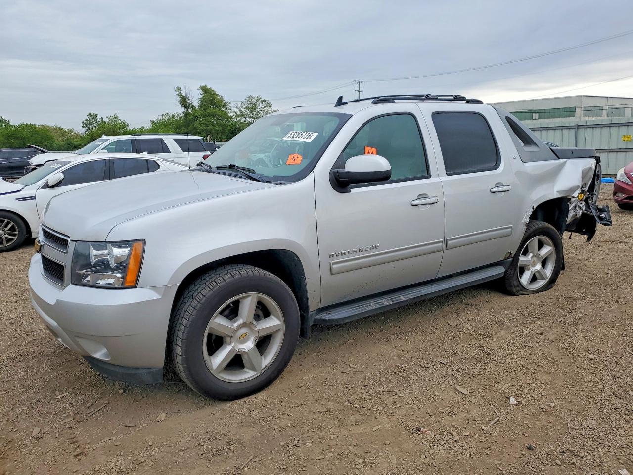 2011 Chevrolet Avalanche Lt Silver vin: 3GNTKFE34BG374596