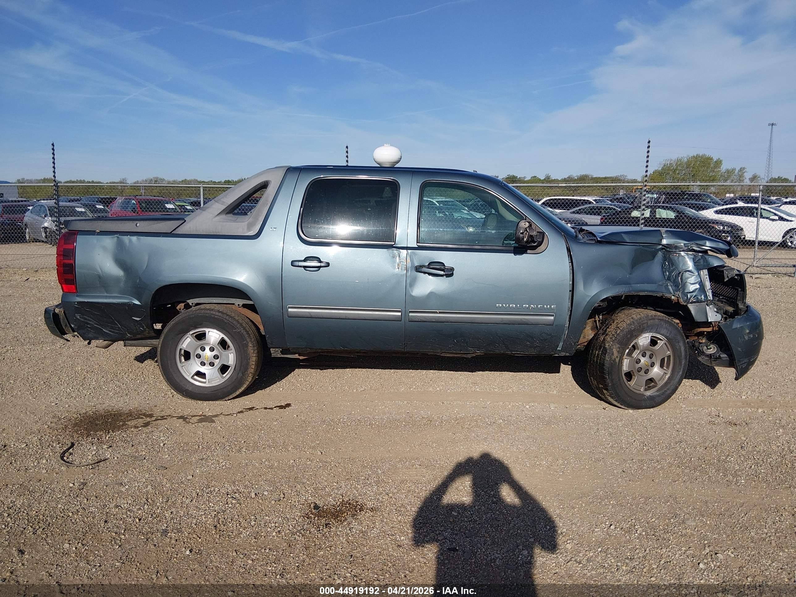 2011 Chevrolet Avalanche 1500 Lt1 Серый vin: 3GNTKFE35BG382237