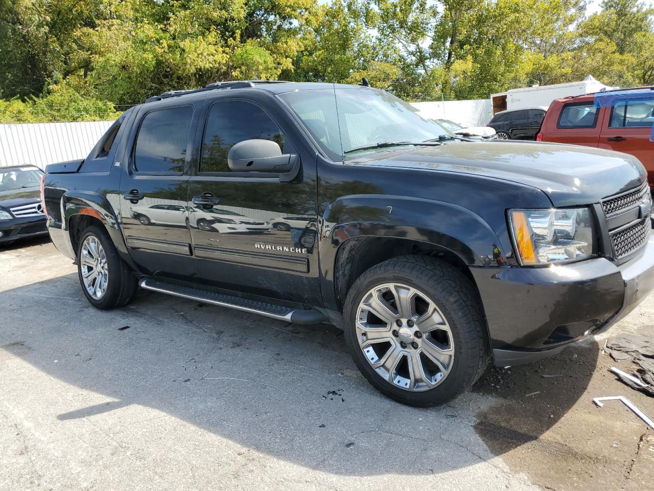 2011 Chevrolet Avalanche Lt Black vin: 3GNTKFE37BG239791