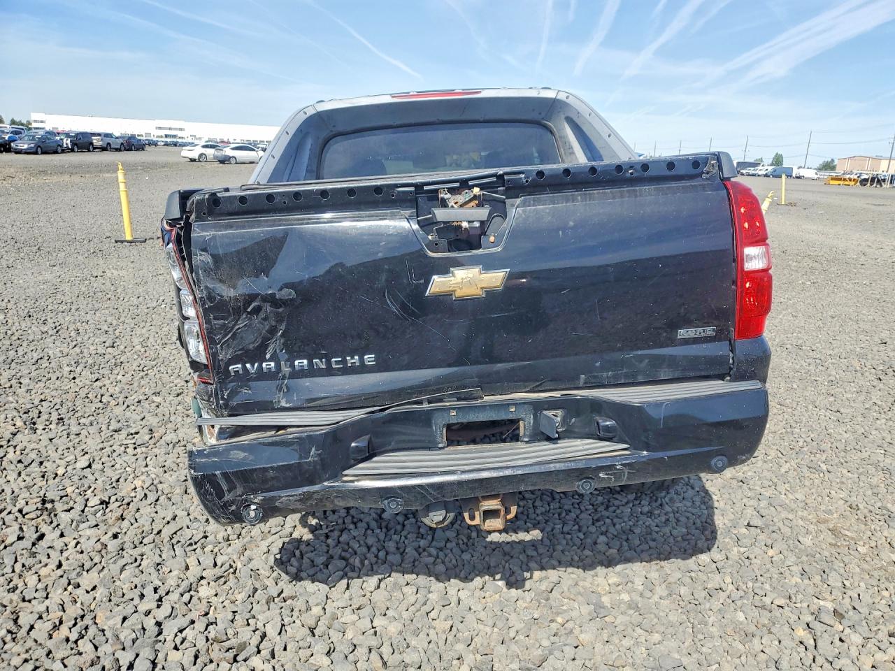 2011 Chevrolet Avalanche Lt Black vin: 3GNTKFE38BG108823