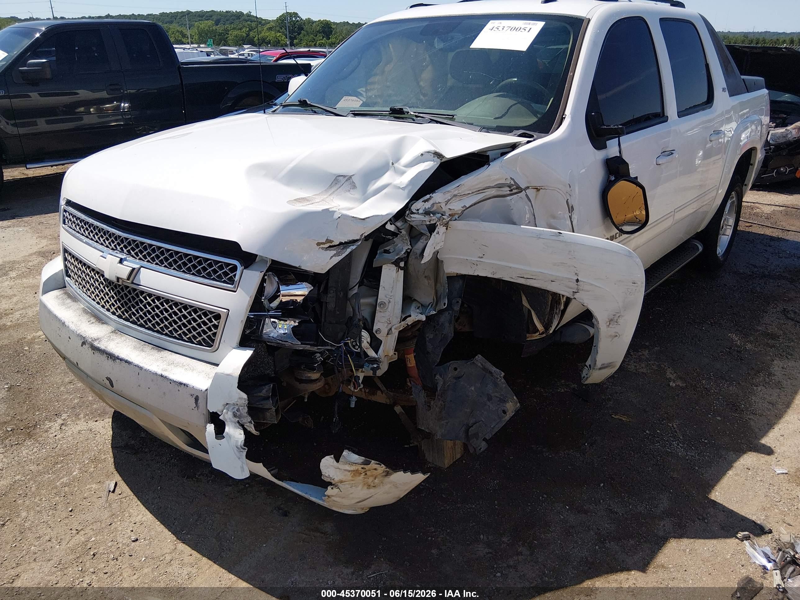 2011 Chevrolet Avalanche 1500 Lt1 White vin: 3GNTKFE3XBG144965