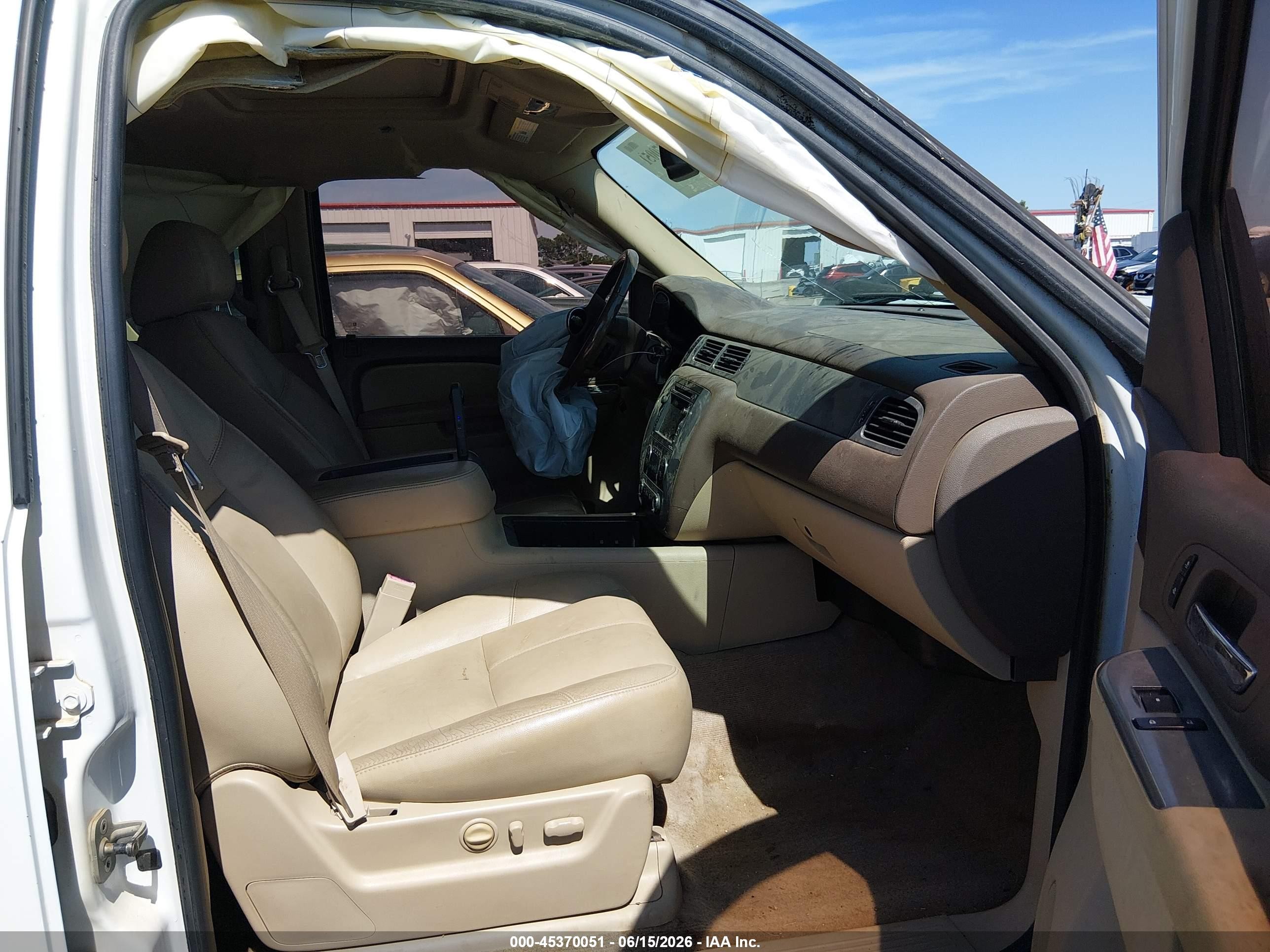 2011 Chevrolet Avalanche 1500 Lt1 White vin: 3GNTKFE3XBG144965