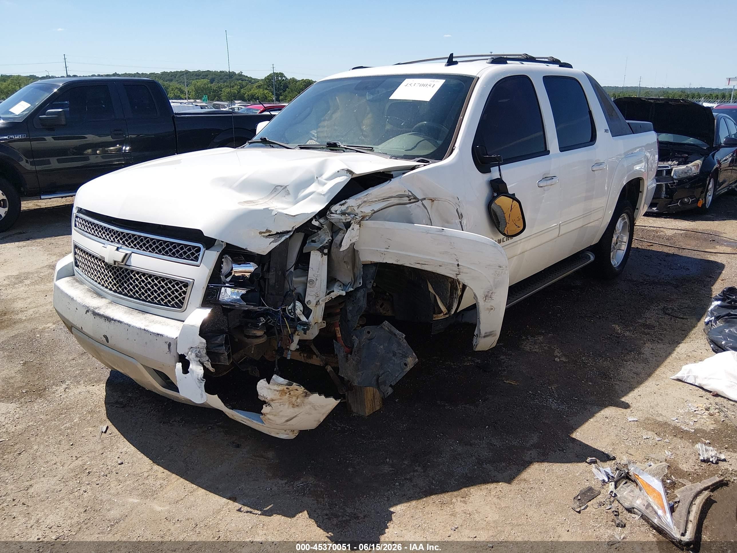 2011 Chevrolet Avalanche 1500 Lt1 White vin: 3GNTKFE3XBG144965