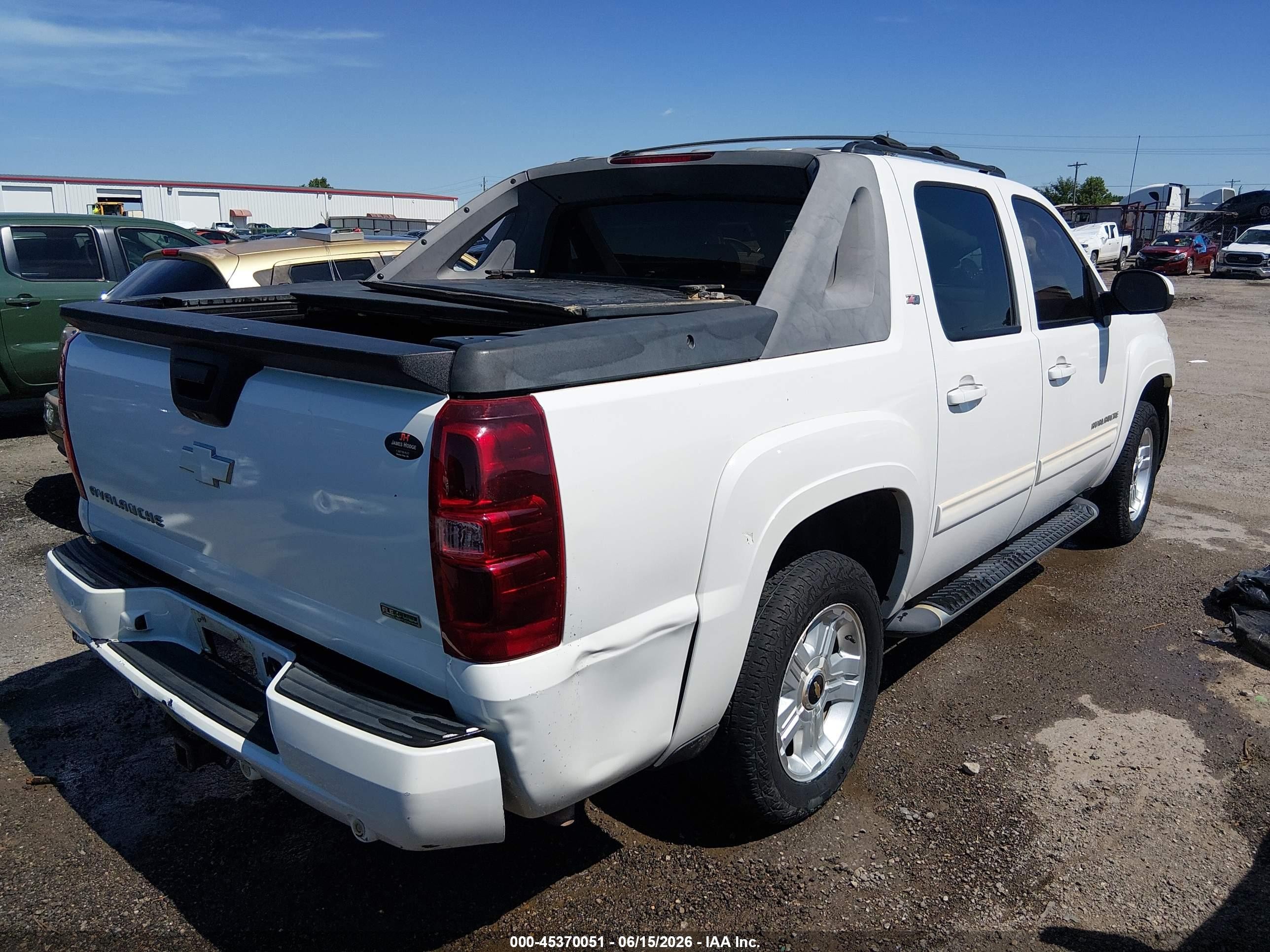2011 Chevrolet Avalanche 1500 Lt1 White vin: 3GNTKFE3XBG144965