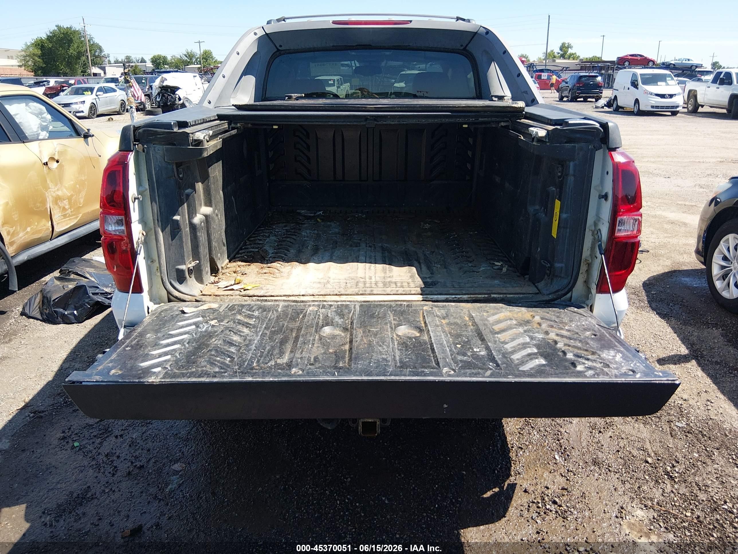 2011 Chevrolet Avalanche 1500 Lt1 White vin: 3GNTKFE3XBG144965