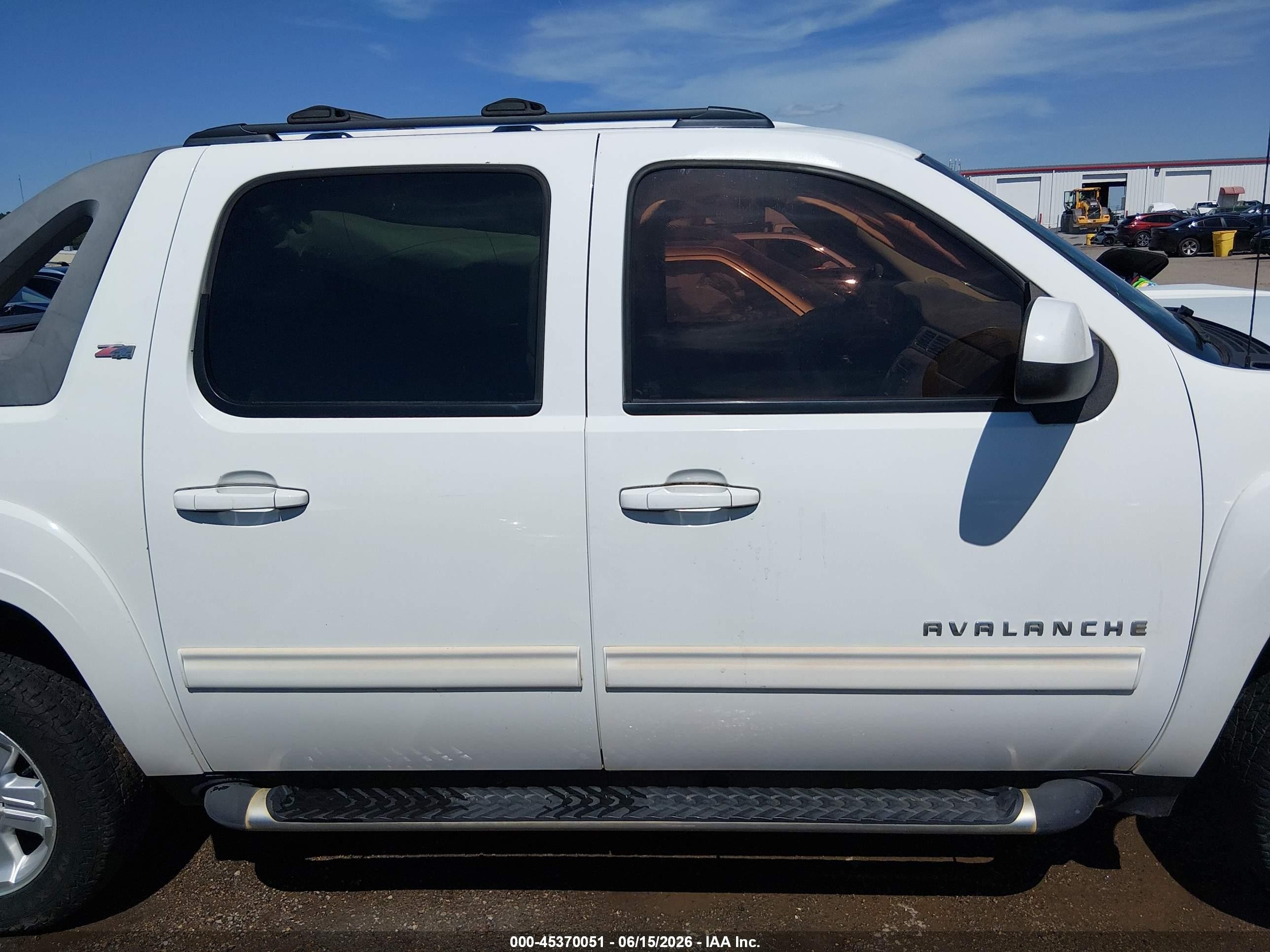 2011 Chevrolet Avalanche 1500 Lt1 White vin: 3GNTKFE3XBG144965