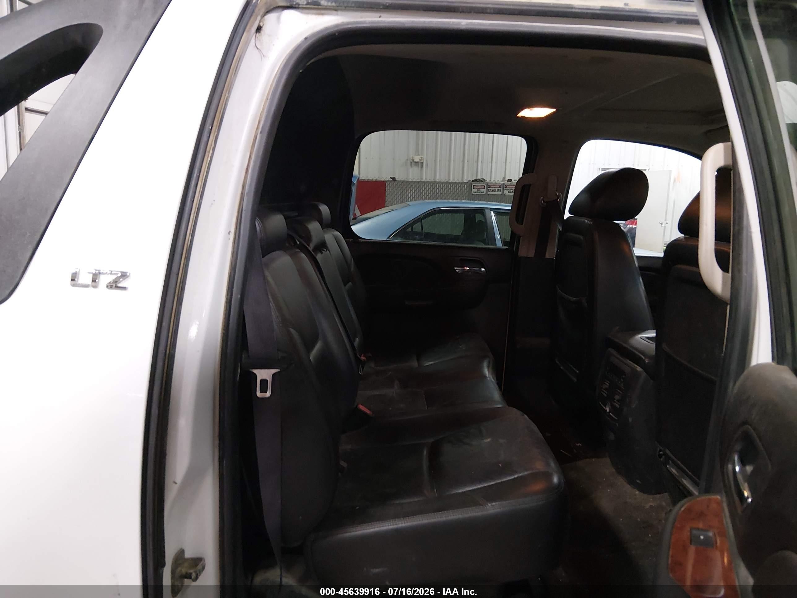 2011 Chevrolet Avalanche 1500 Ltz White vin: 3GNTKGE32BG213282
