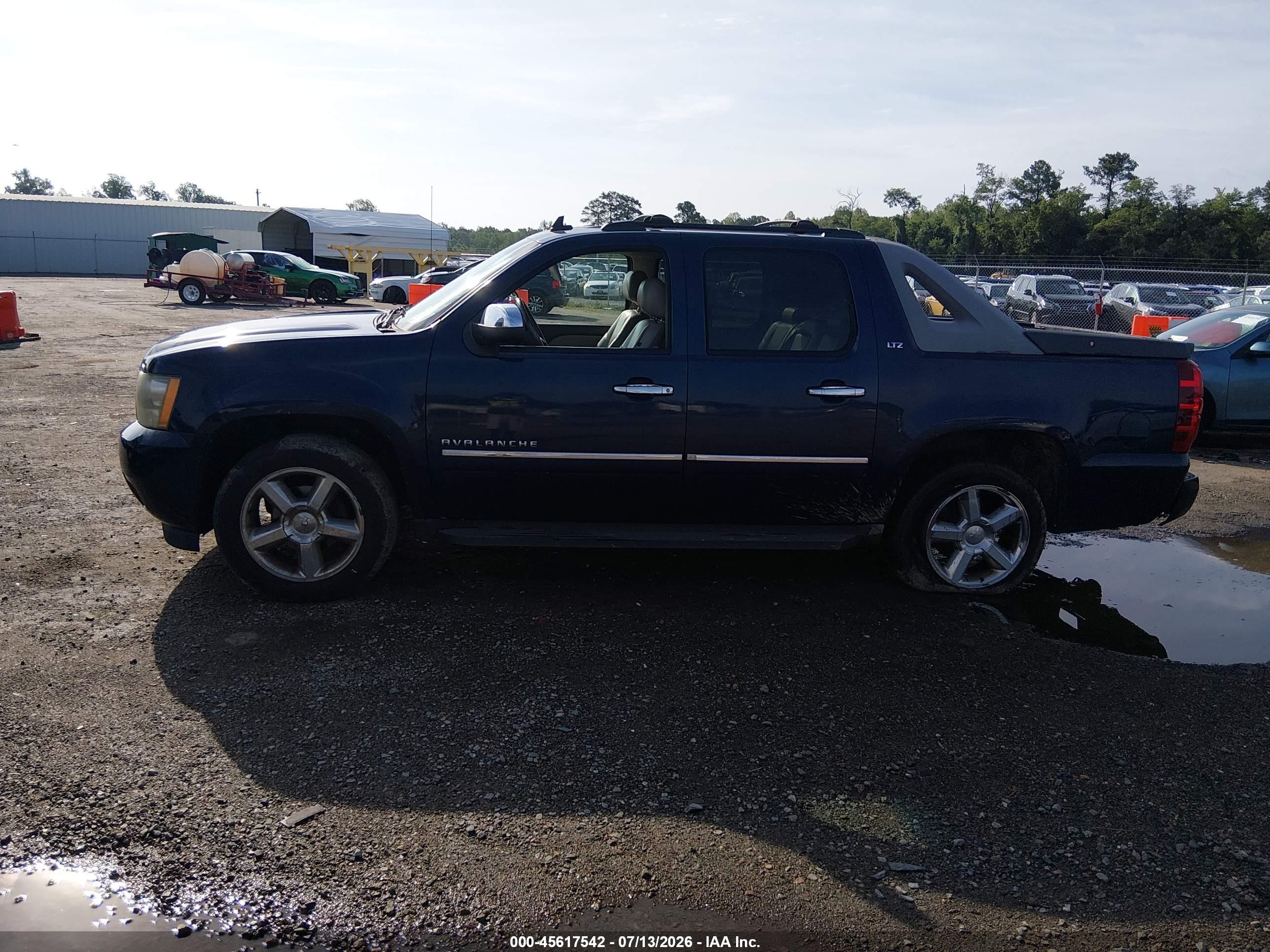 2011 Chevrolet Avalanche 1500 Ltz Dark Blue vin: 3GNTKGE33BG122912