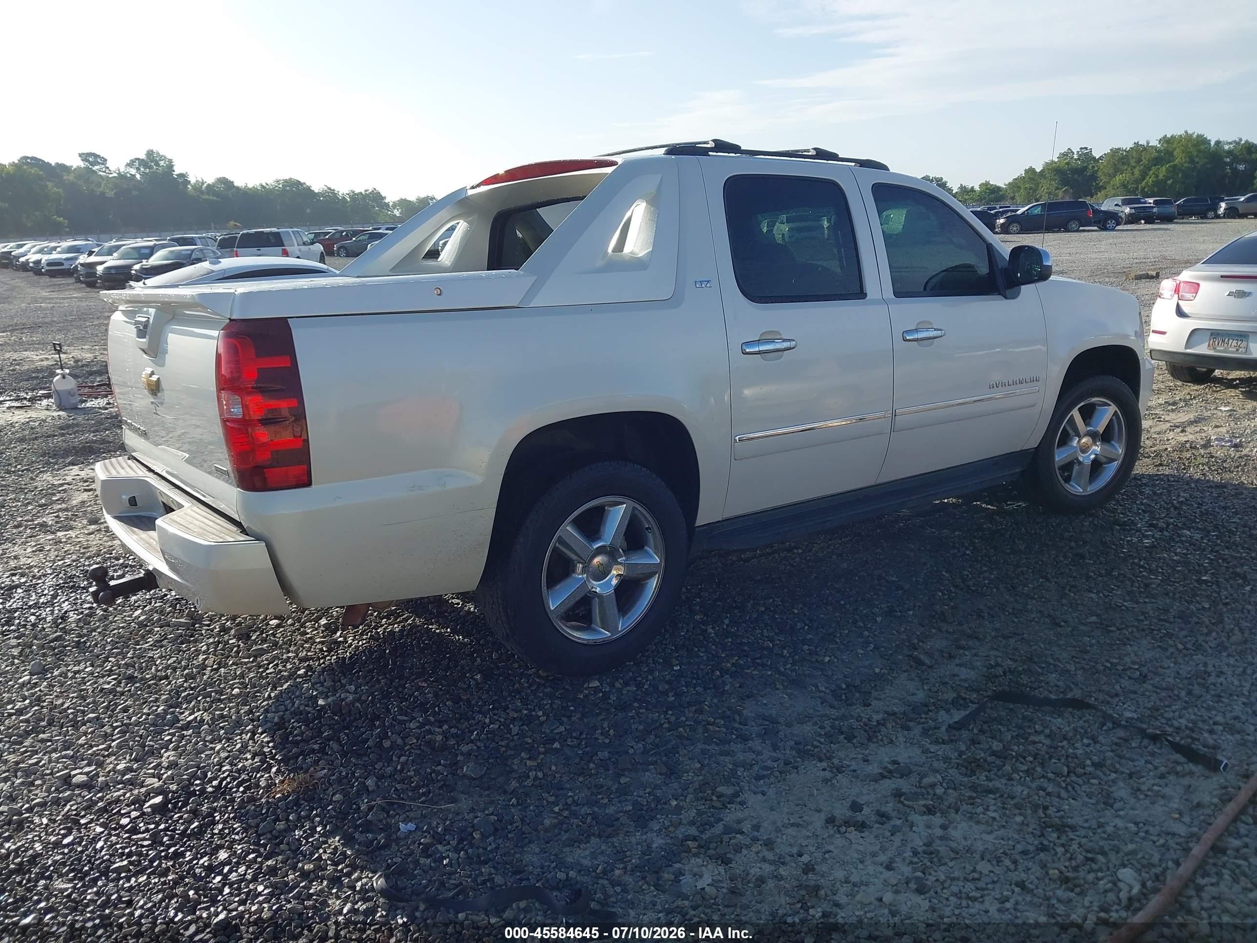 2011 Chevrolet Avalanche 1500 Ltz Белый vin: 3GNTKGE35BG226964