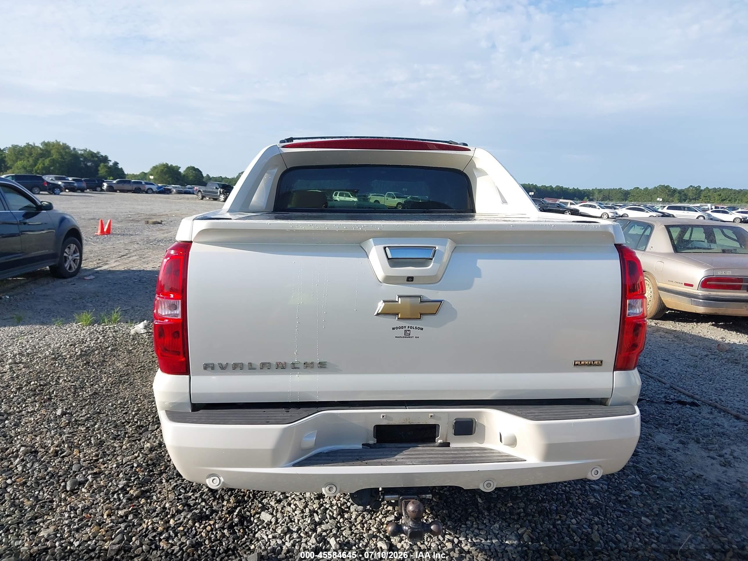 2011 Chevrolet Avalanche 1500 Ltz Белый vin: 3GNTKGE35BG226964