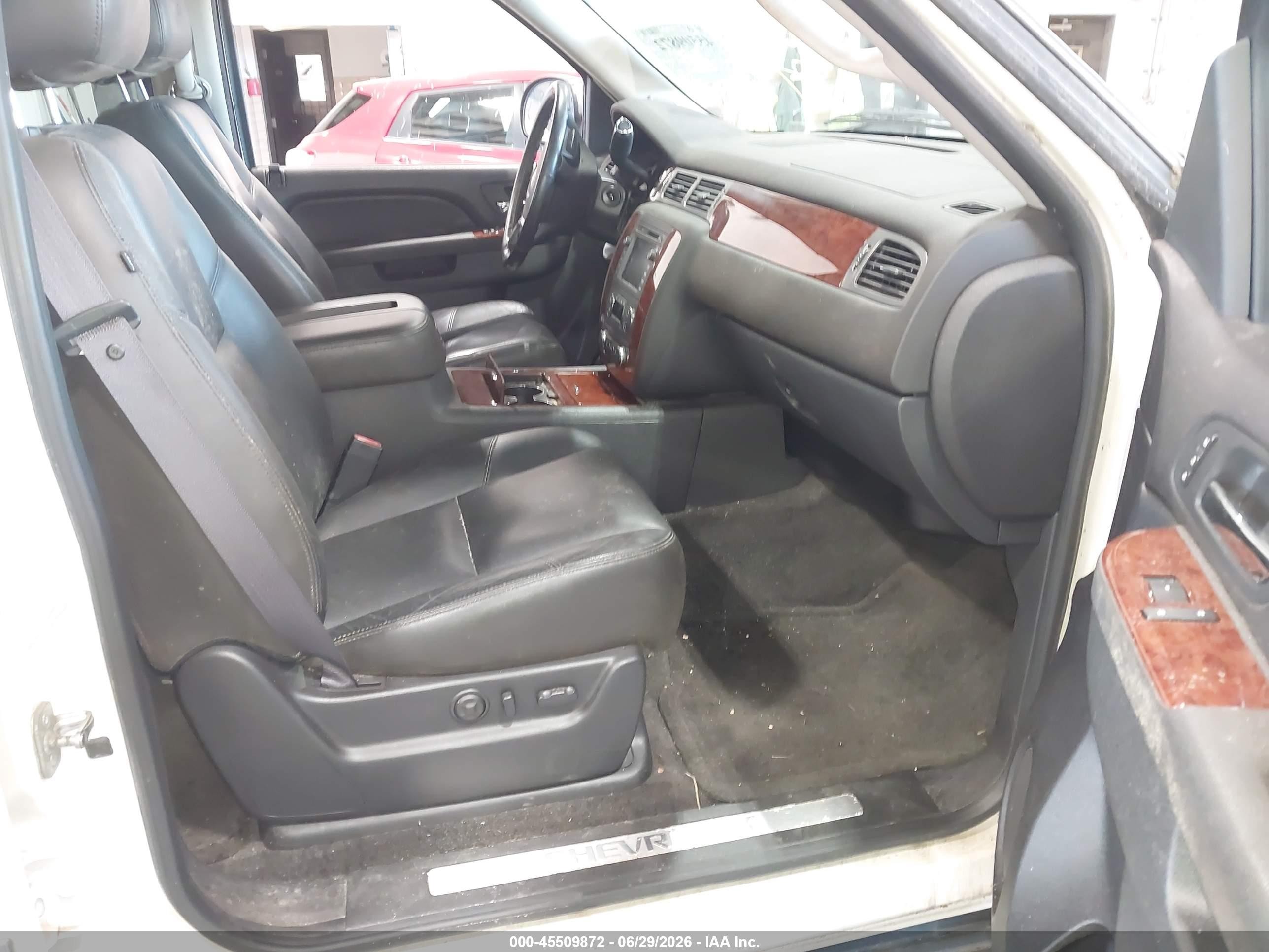 2011 Chevrolet Avalanche 1500 Ltz White vin: 3GNTKGE35BG373902