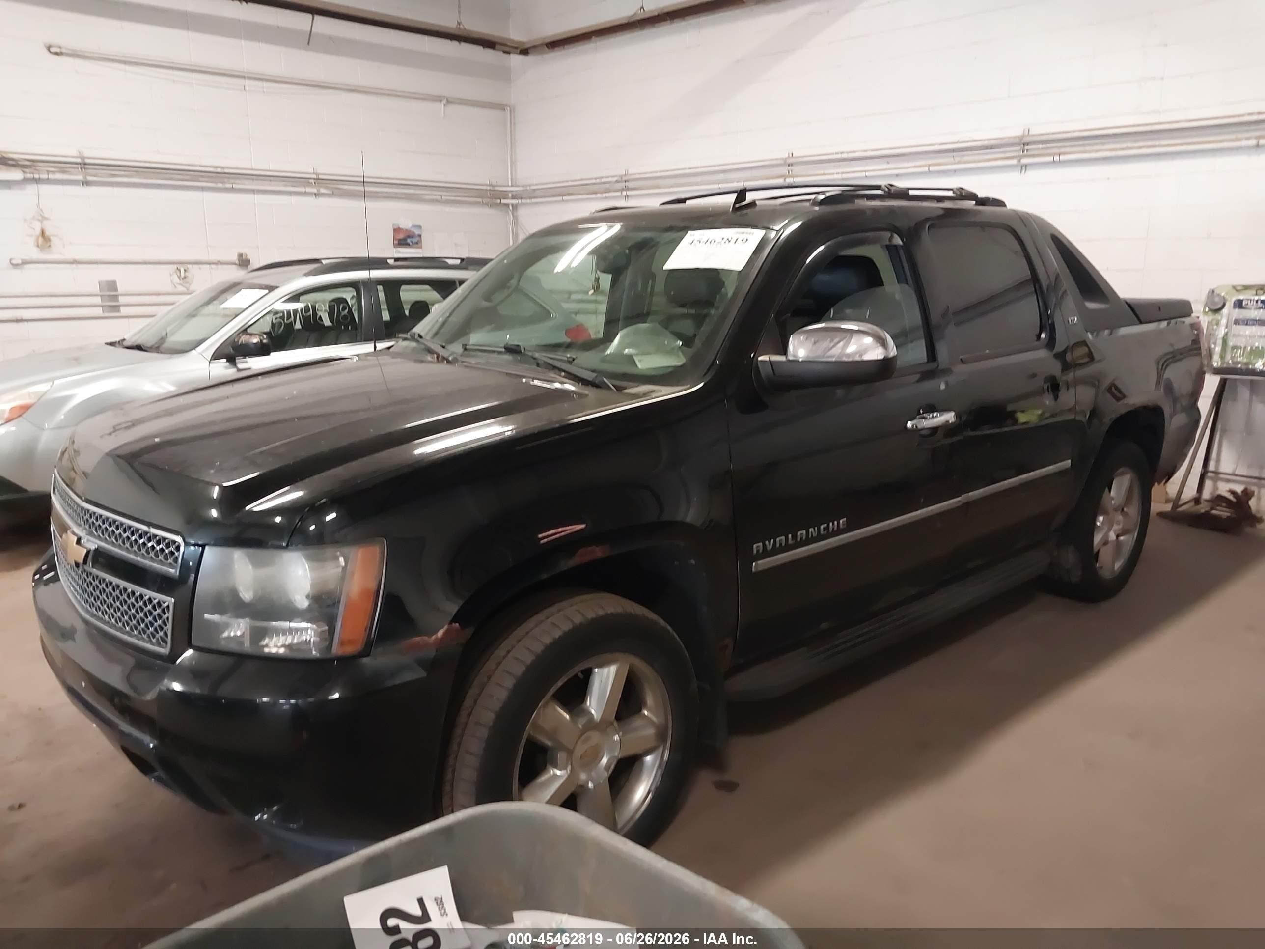 2011 Chevrolet Avalanche 1500 Ltz Black vin: 3GNTKGE37BG140359