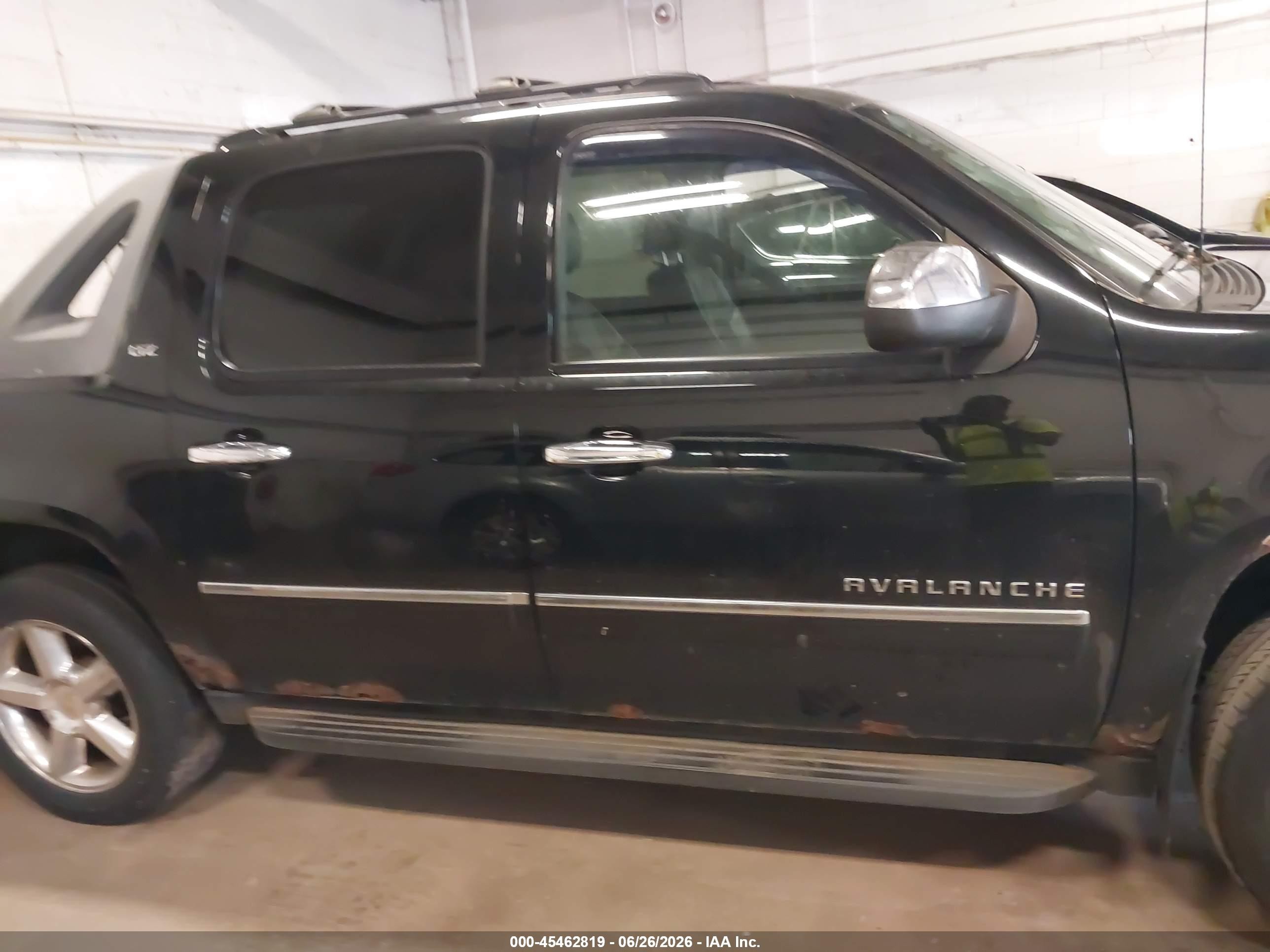 2011 Chevrolet Avalanche 1500 Ltz Black vin: 3GNTKGE37BG140359