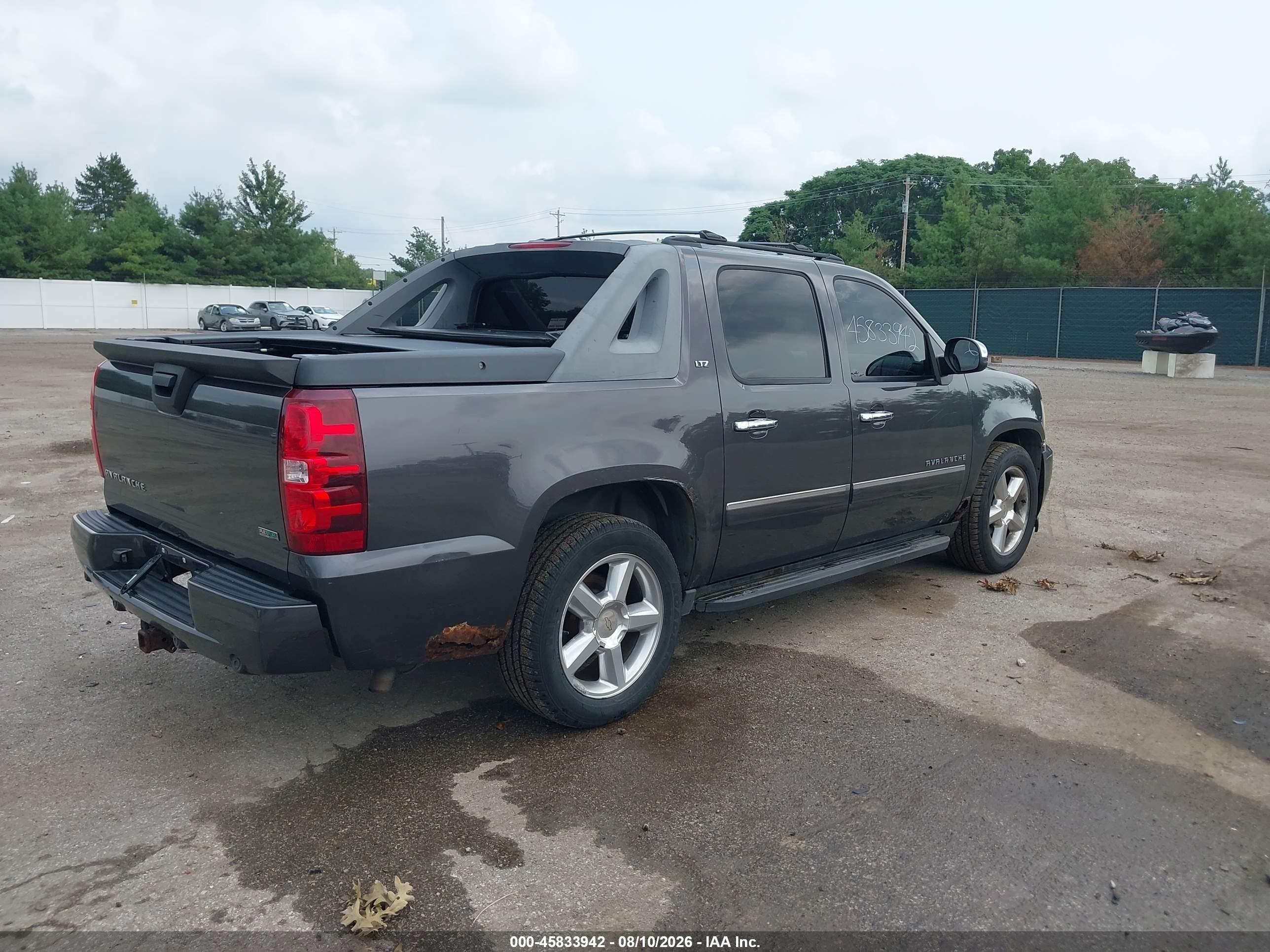 2011 Chevrolet Avalanche 1500 Ltz Gray vin: 3GNTKGE38BG308025