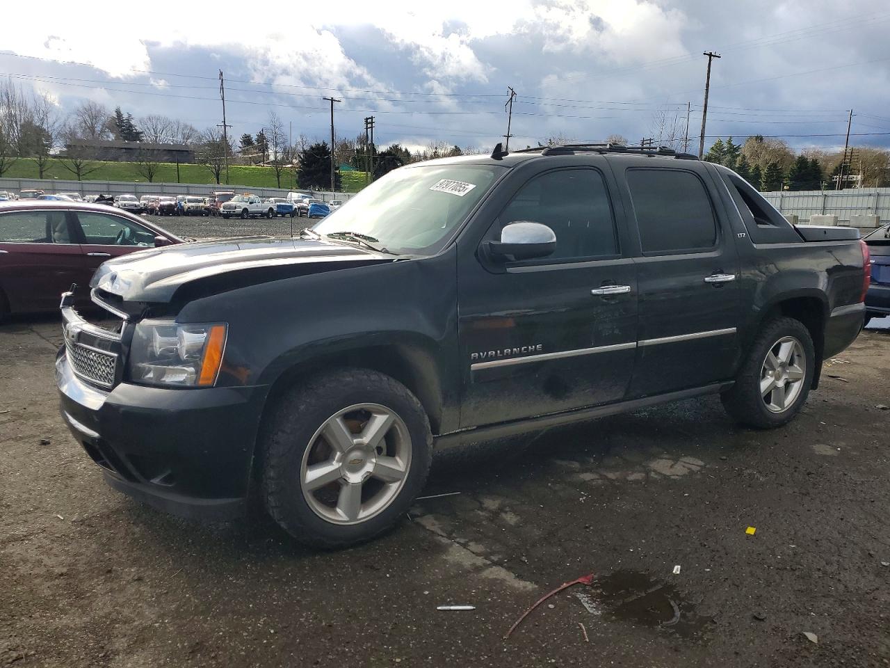2011 Chevrolet Avalanche Ltz Black vin: 3GNTKGE38BG320451