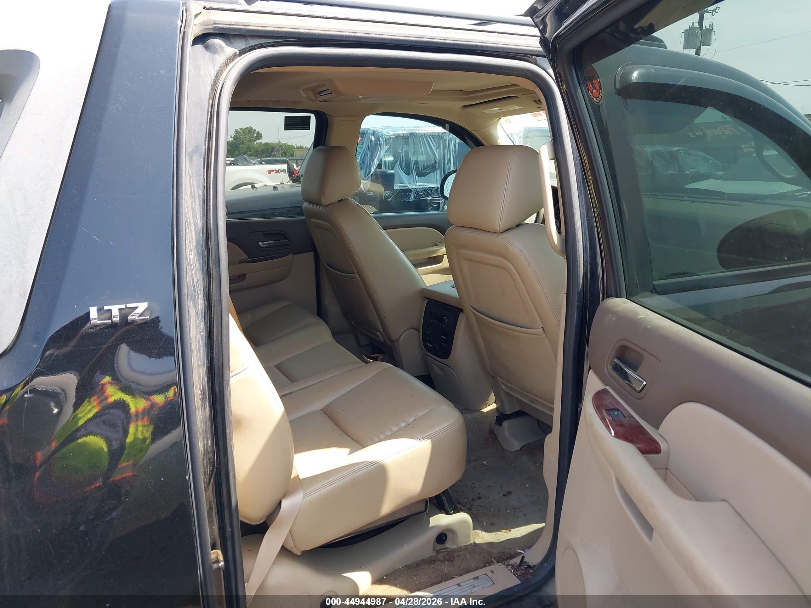 2011 Chevrolet Avalanche 1500 Ltz Black vin: 3GNTKGE39BG259658