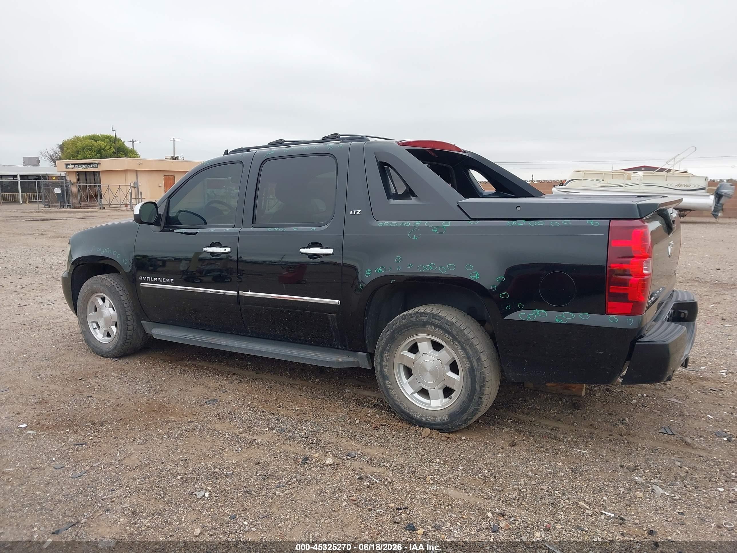 2011 Chevrolet Avalanche 1500 Ltz Черный vin: 3GNTKGE3XBG347327