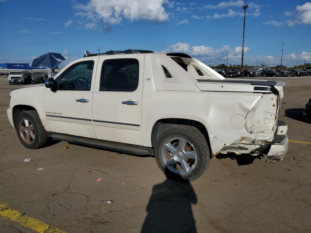 2012 Chevrolet Avalanche Ltz White vin: 3GNTKGE70CG126033