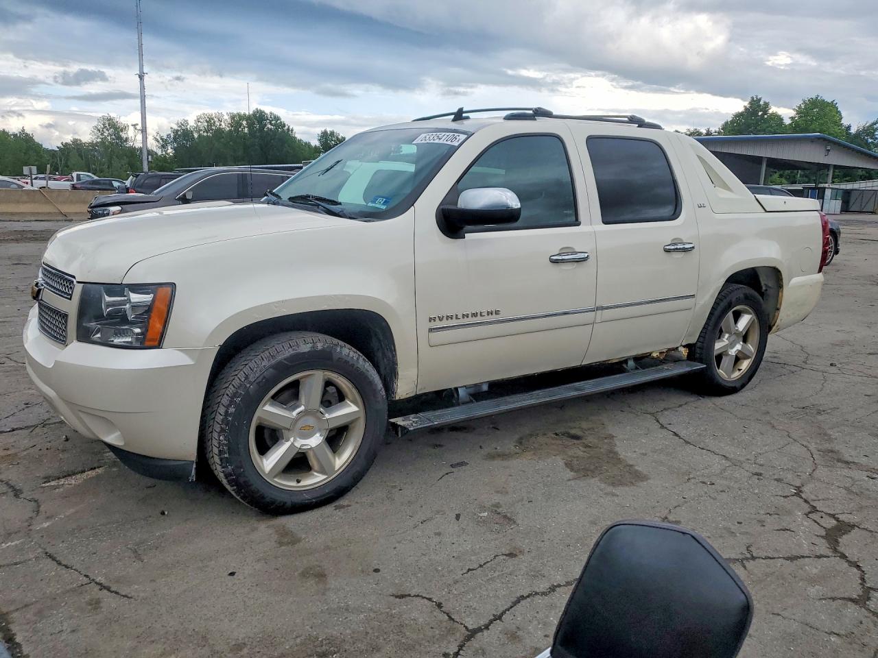 2012 Chevrolet Avalanche Ltz White vin: 3GNTKGE70CG228755