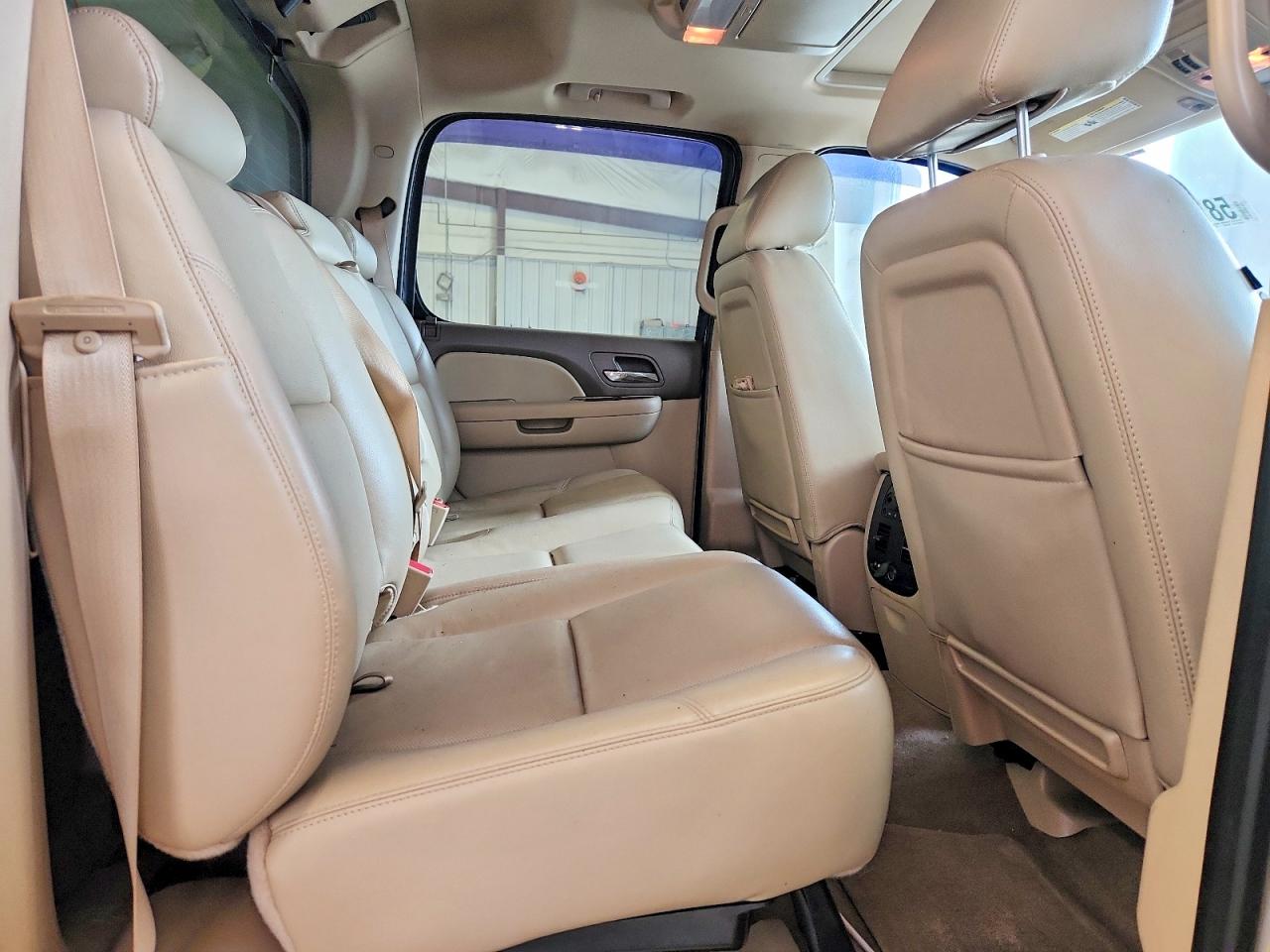 2013 Chevrolet Avalanche Ltz White vin: 3GNTKGE70DG146378