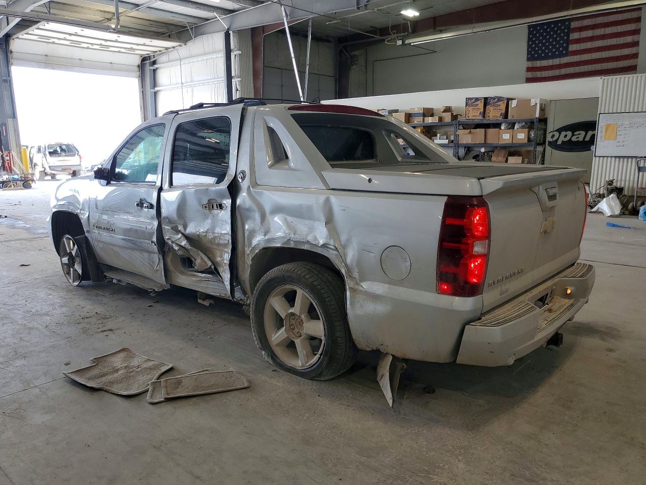 2013 Chevrolet Avalanche Ltz Silver vin: 3GNTKGE70DG328050