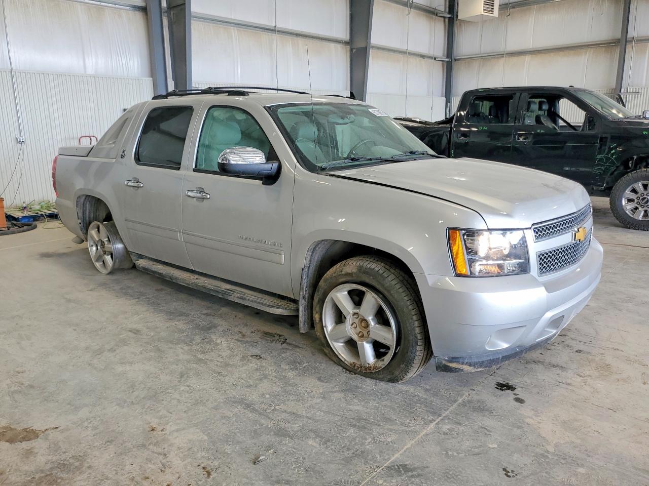 2013 Chevrolet Avalanche Ltz Silver vin: 3GNTKGE70DG328050