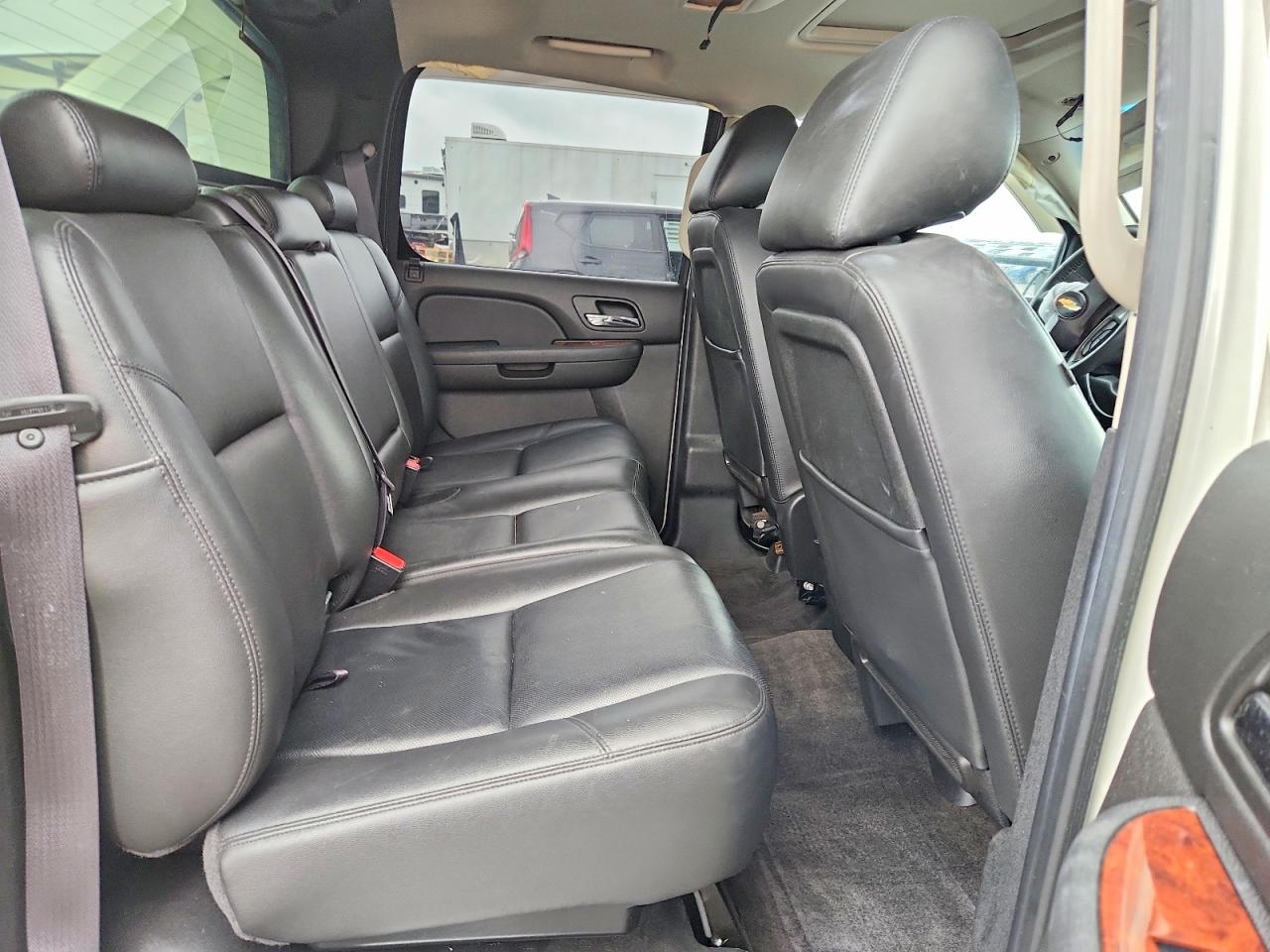 2013 Chevrolet Avalanche Ltz Cream vin: 3GNTKGE72DG123586