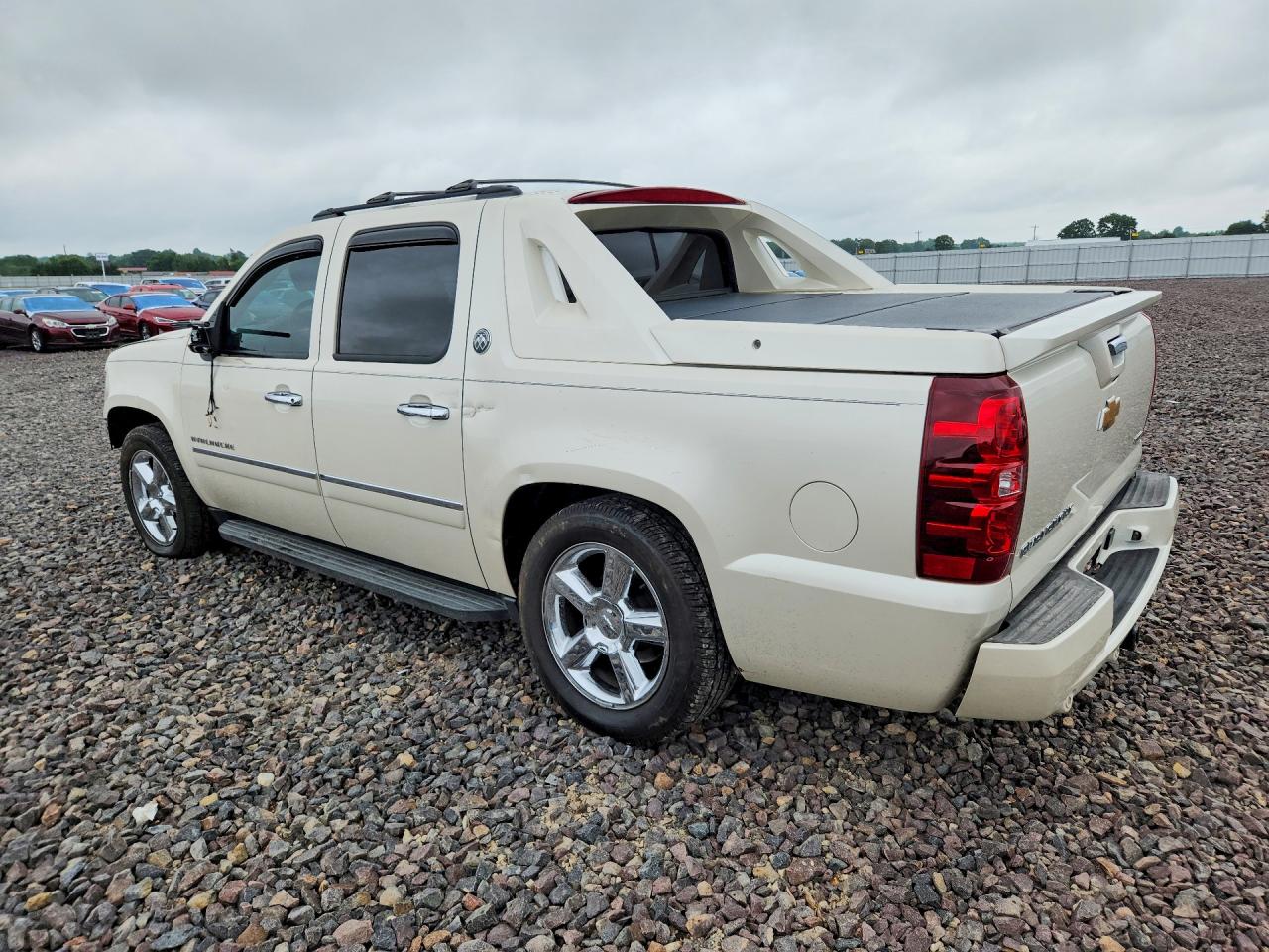 2013 Chevrolet Avalanche Ltz Cream vin: 3GNTKGE72DG123586