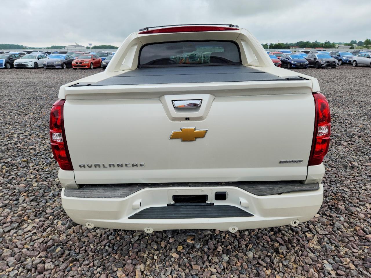 2013 Chevrolet Avalanche Ltz Cream vin: 3GNTKGE72DG123586