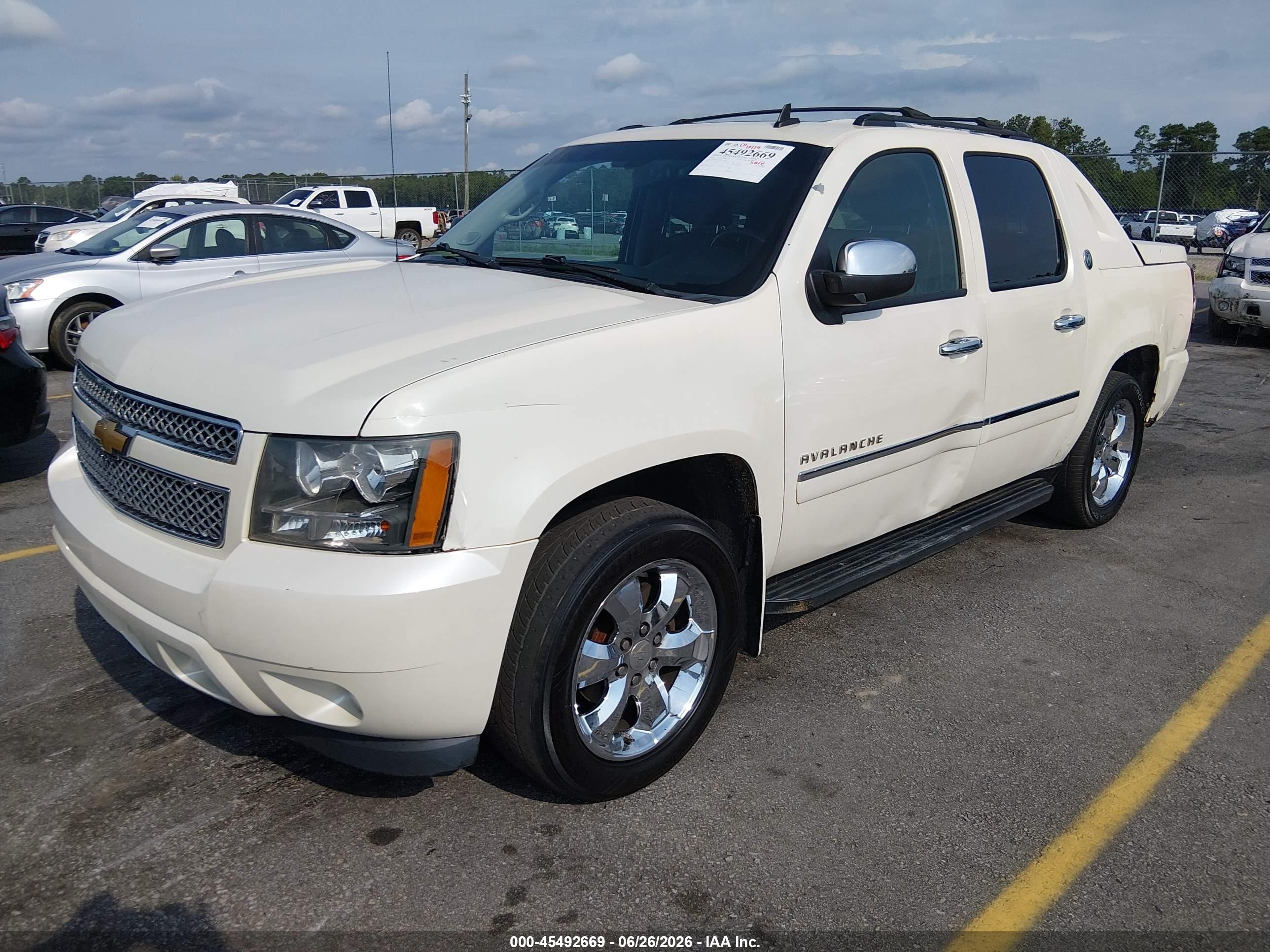 2013 Chevrolet Avalanche Ltz Beige vin: 3GNTKGE72DG170939