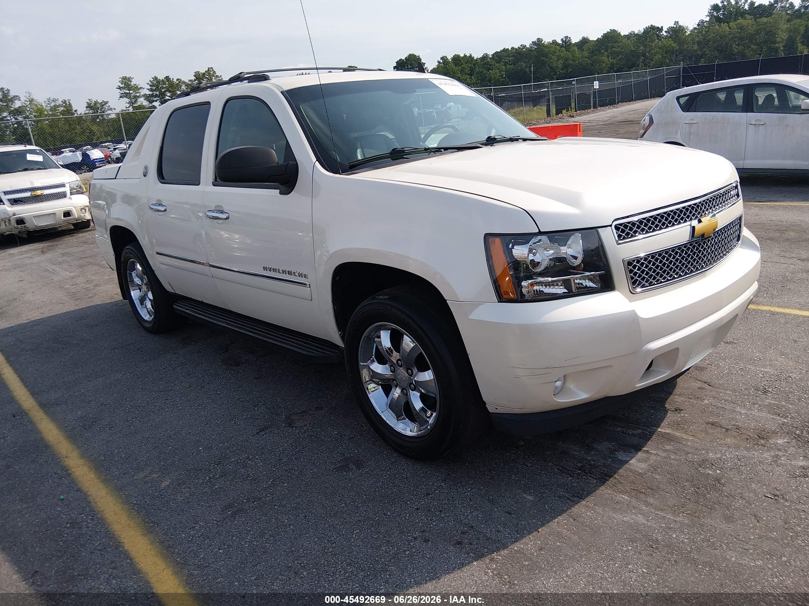 2013 Chevrolet Avalanche Ltz Beige vin: 3GNTKGE72DG170939