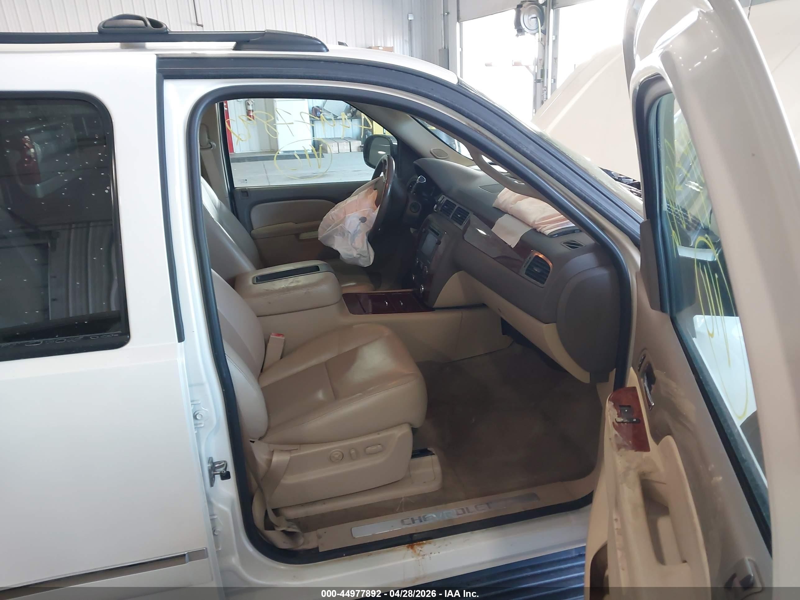 2012 Chevrolet Avalanche 1500 Ltz White vin: 3GNTKGE73CG145305