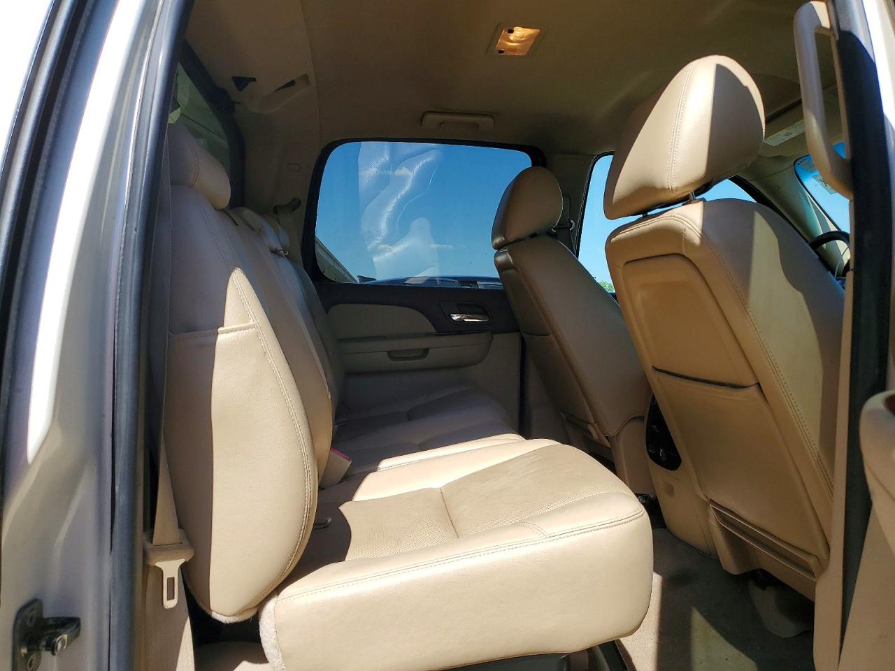 2013 Chevrolet Avalanche Ltz White vin: 3GNTKGE73DG133107