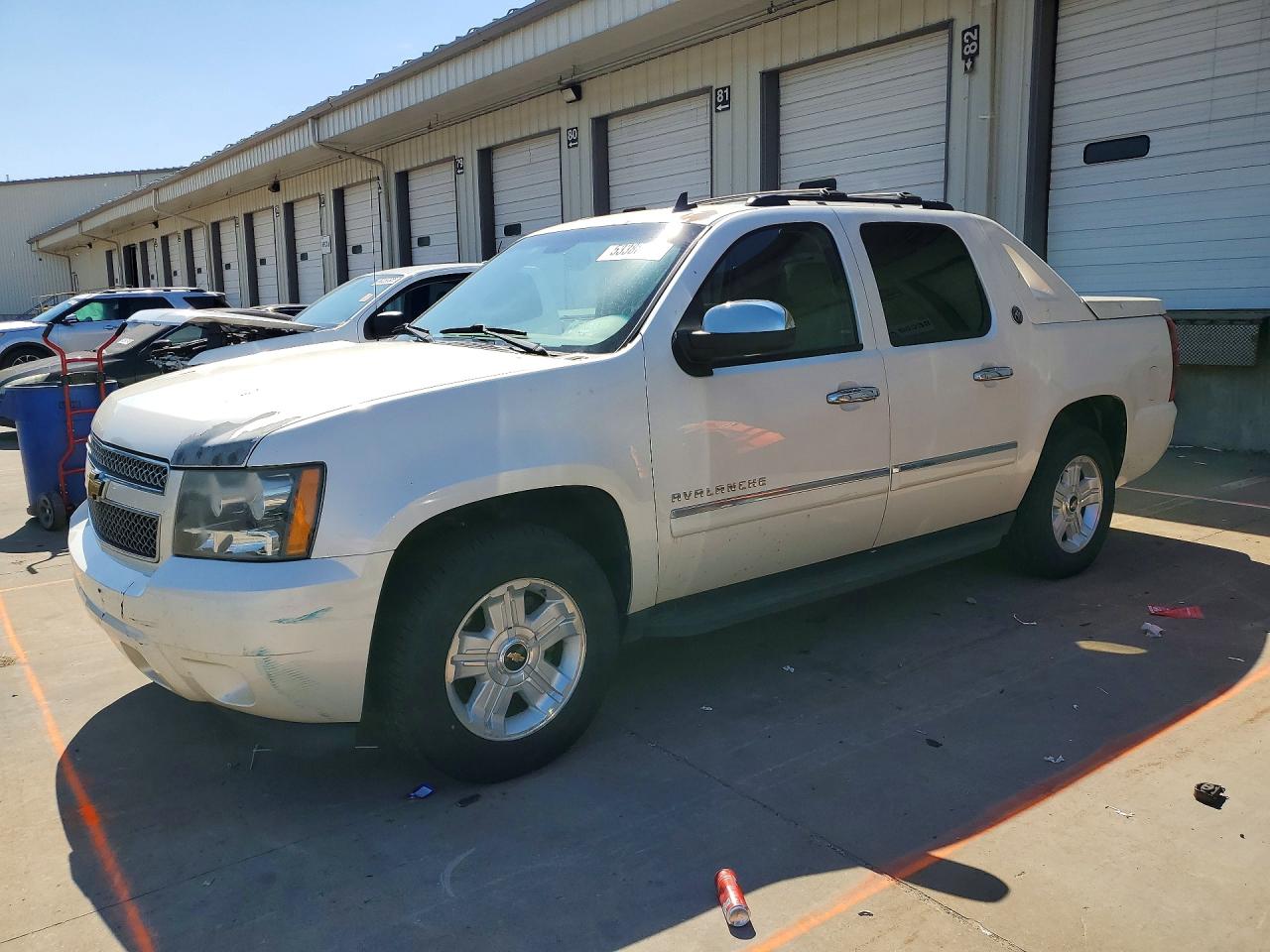 2013 Chevrolet Avalanche Ltz White vin: 3GNTKGE73DG133107