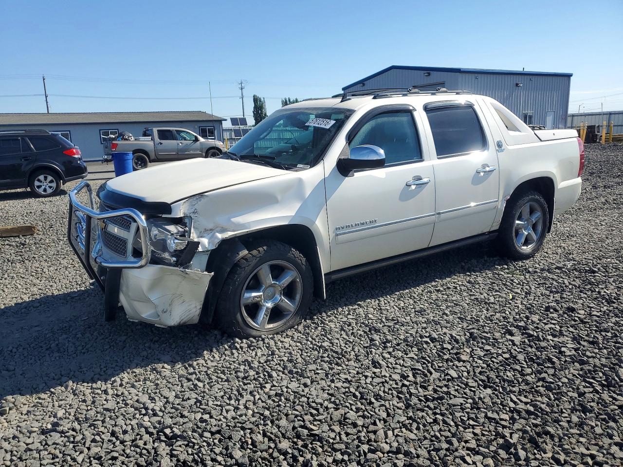2013 Chevrolet Avalanche Ltz White vin: 3GNTKGE73DG211336
