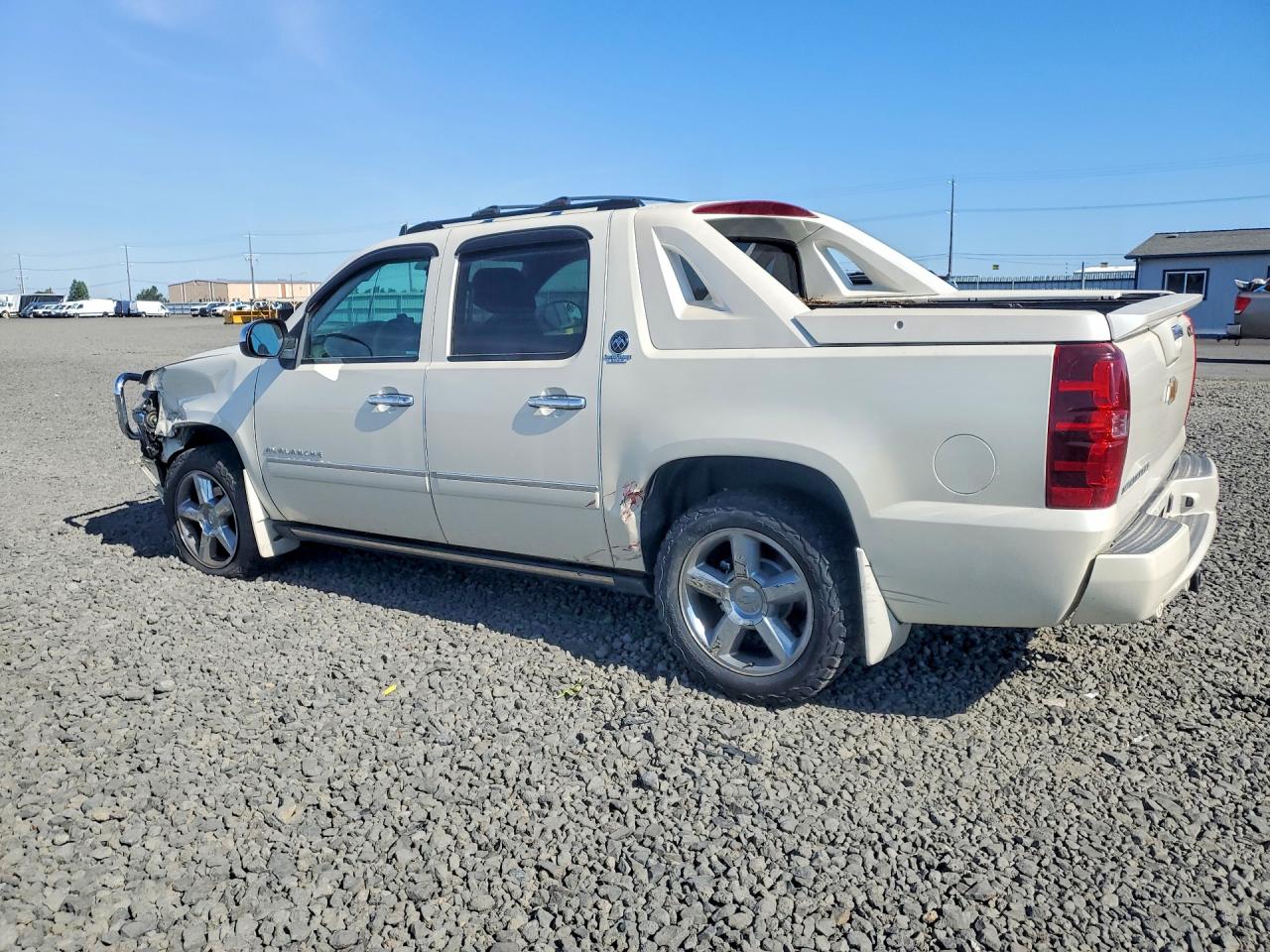2013 Chevrolet Avalanche Ltz White vin: 3GNTKGE73DG211336