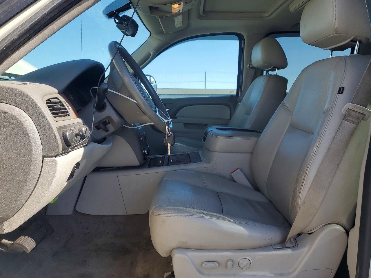 2013 Chevrolet Avalanche Ltz White vin: 3GNTKGE73DG211336