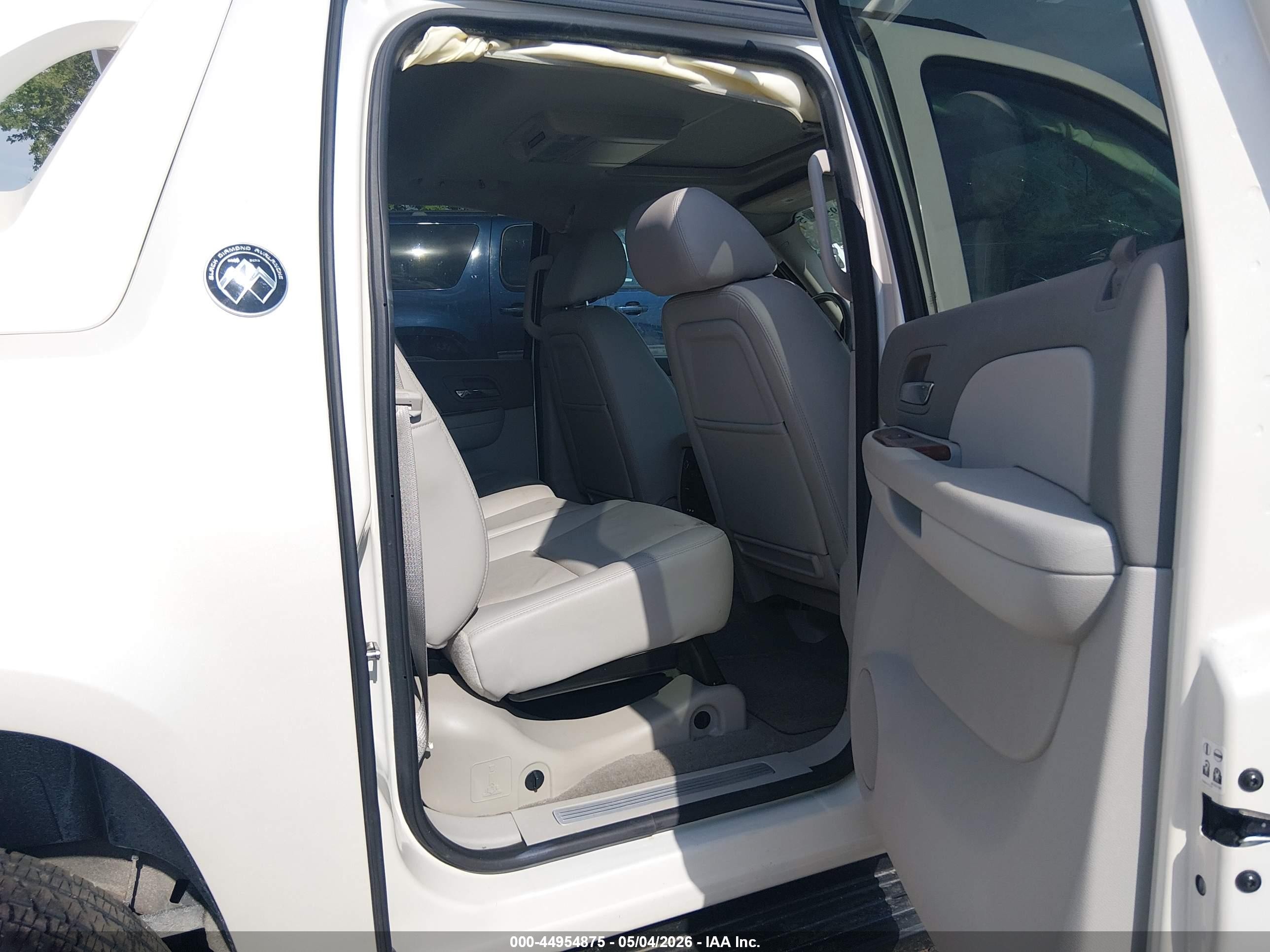 2013 Chevrolet Avalanche Ltz White vin: 3GNTKGE74DG142012