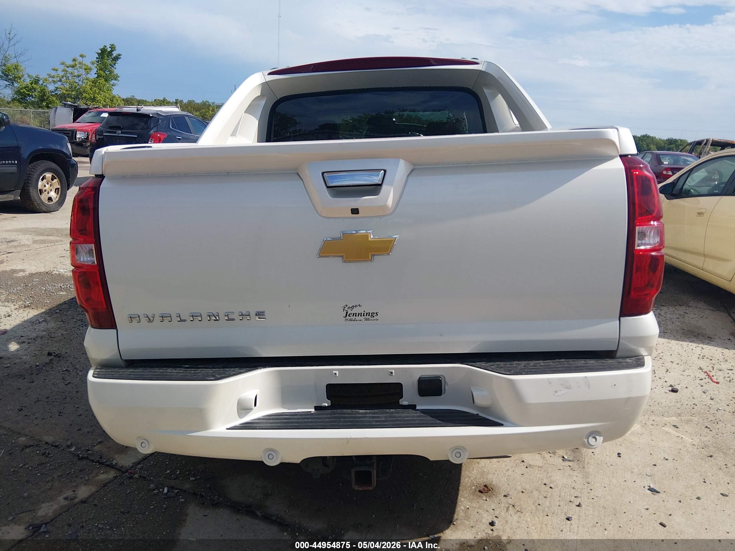 2013 Chevrolet Avalanche Ltz White vin: 3GNTKGE74DG142012