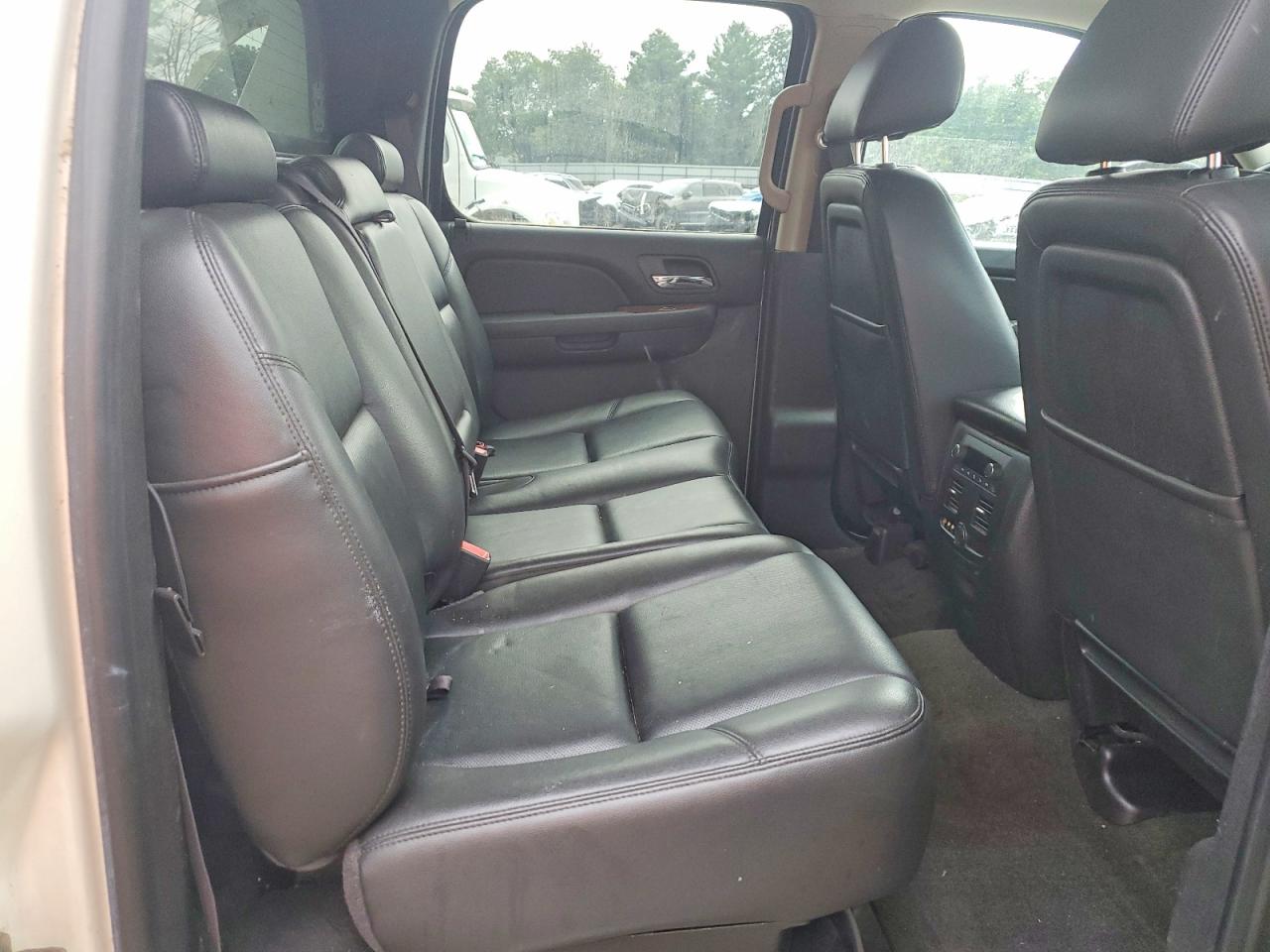 2013 Chevrolet Avalanche Ltz White vin: 3GNTKGE74DG376229