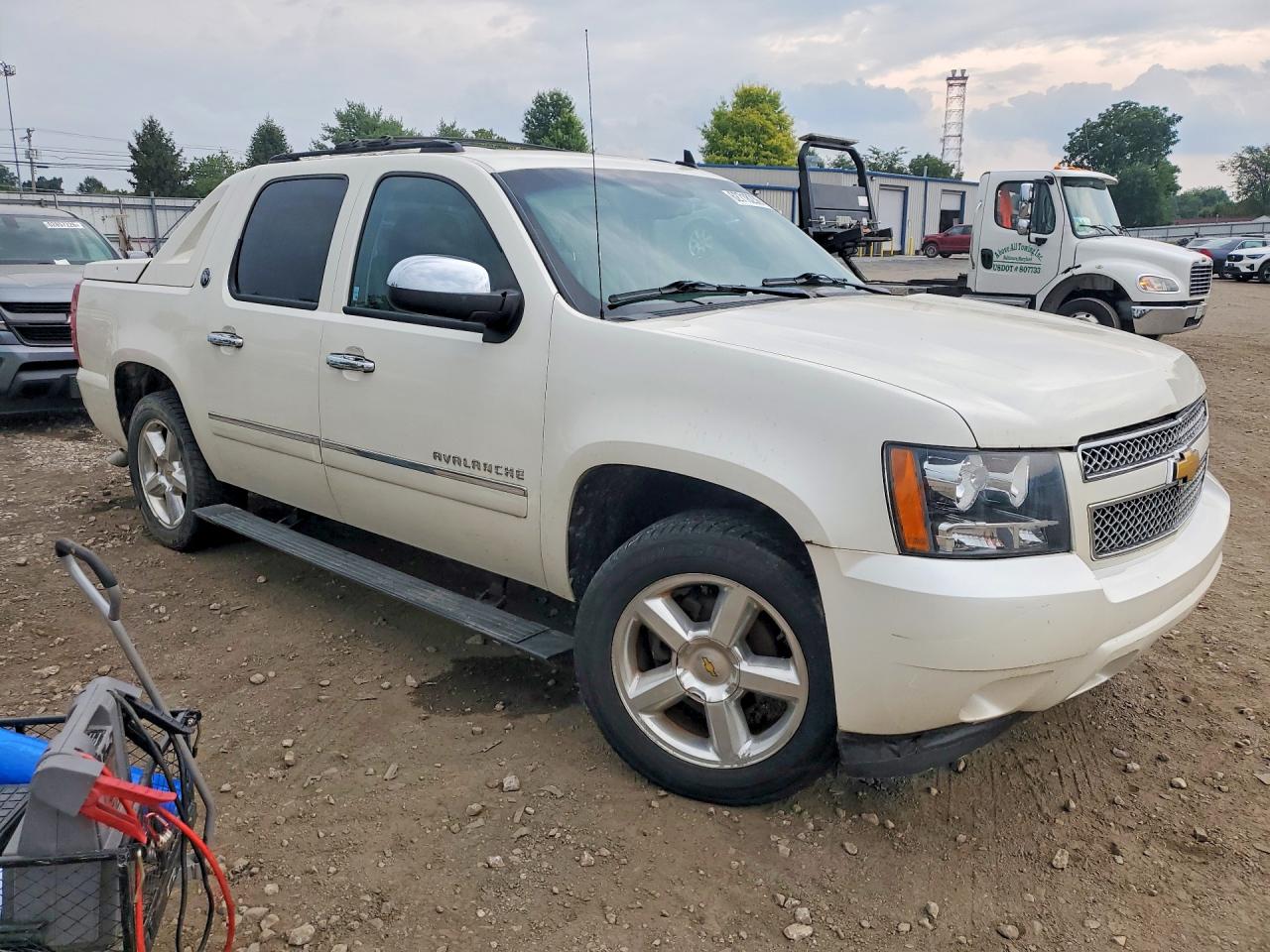 2013 Chevrolet Avalanche Ltz White vin: 3GNTKGE74DG376229