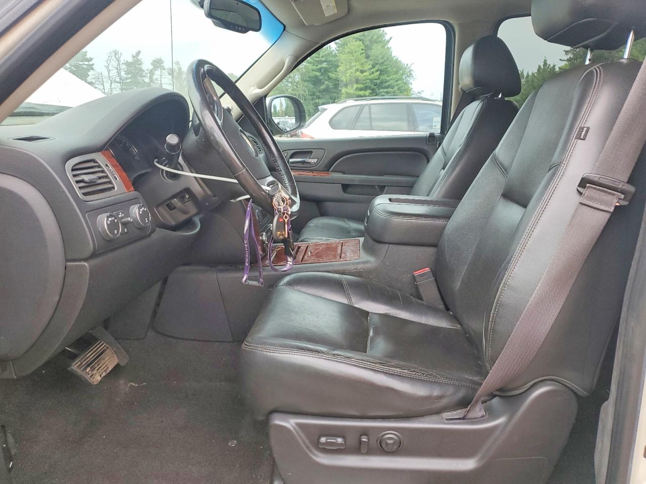 2013 Chevrolet Avalanche Ltz White vin: 3GNTKGE74DG376229
