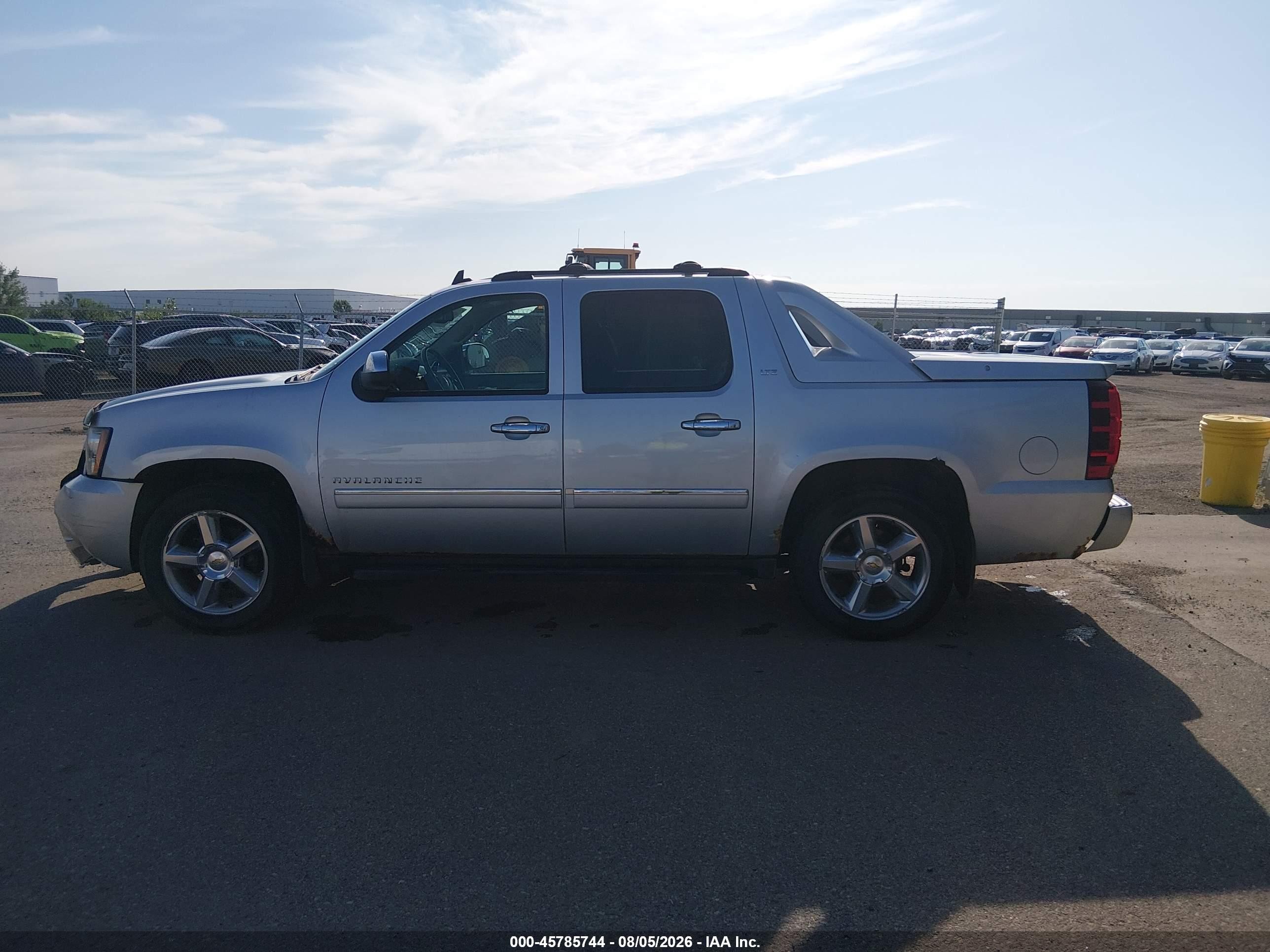 2012 Chevrolet Avalanche Ltz Silver vin: 3GNTKGE75CG143717